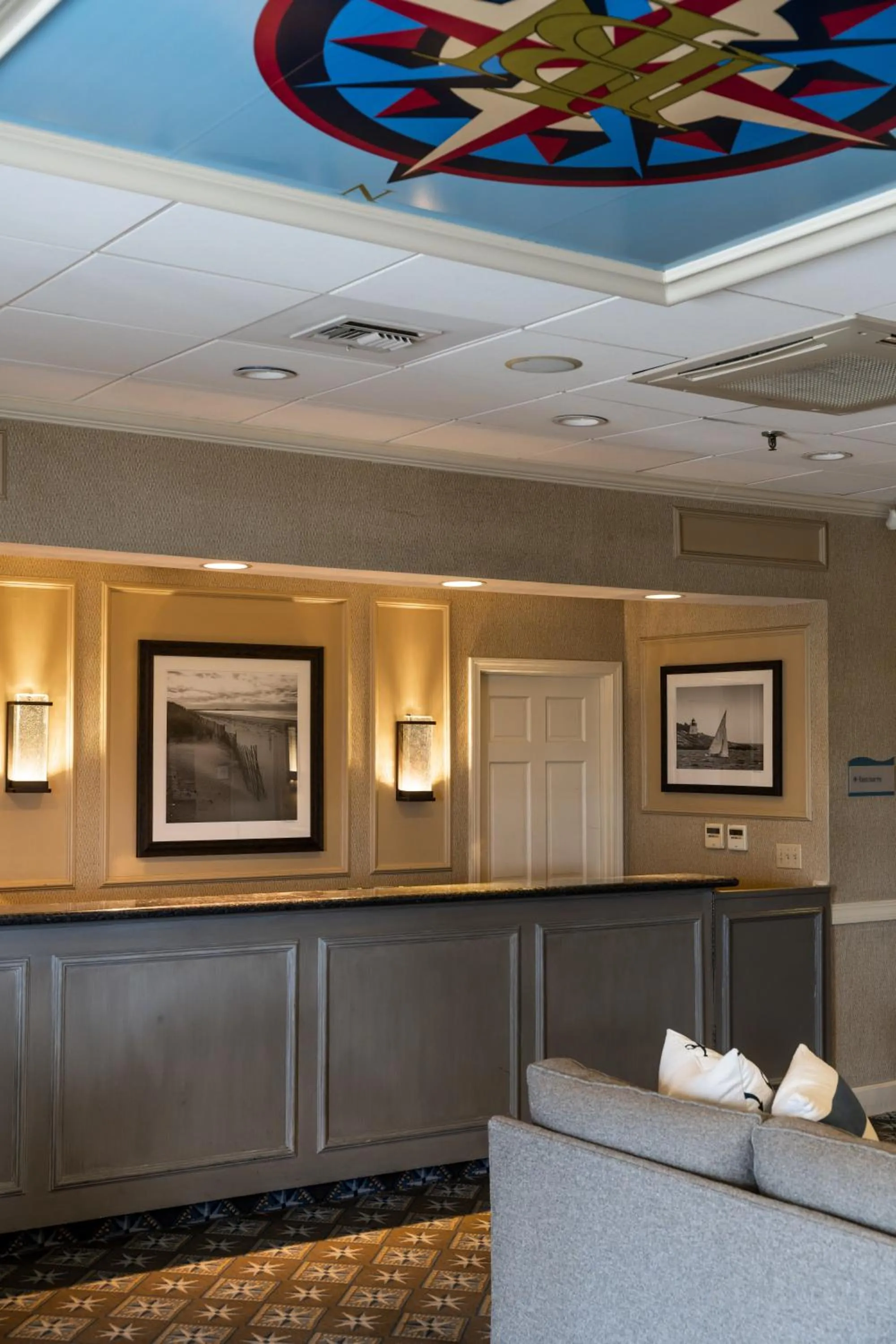 Lobby or reception in Newport Beach Hotel & Suites
