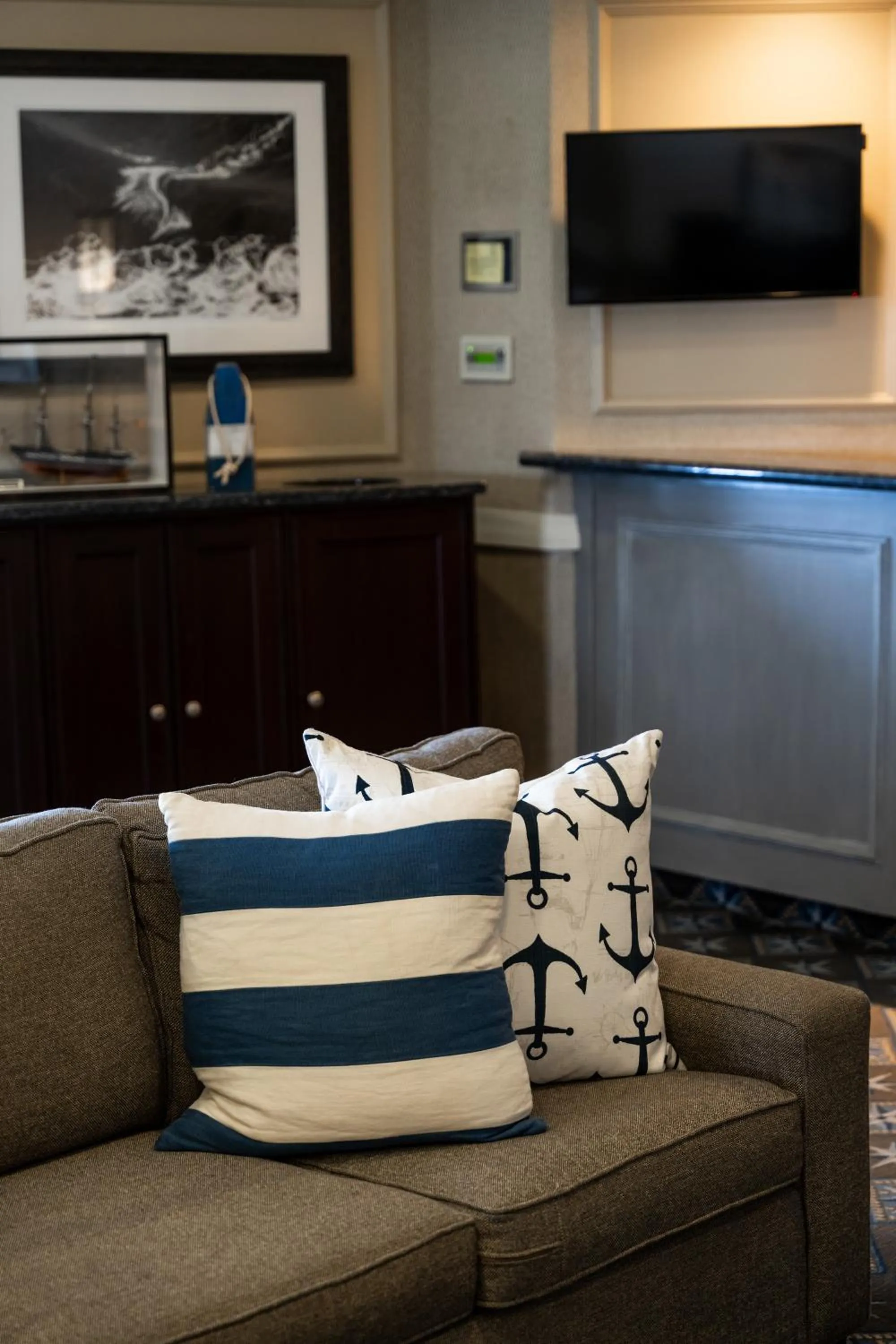 Lobby or reception in Newport Beach Hotel & Suites