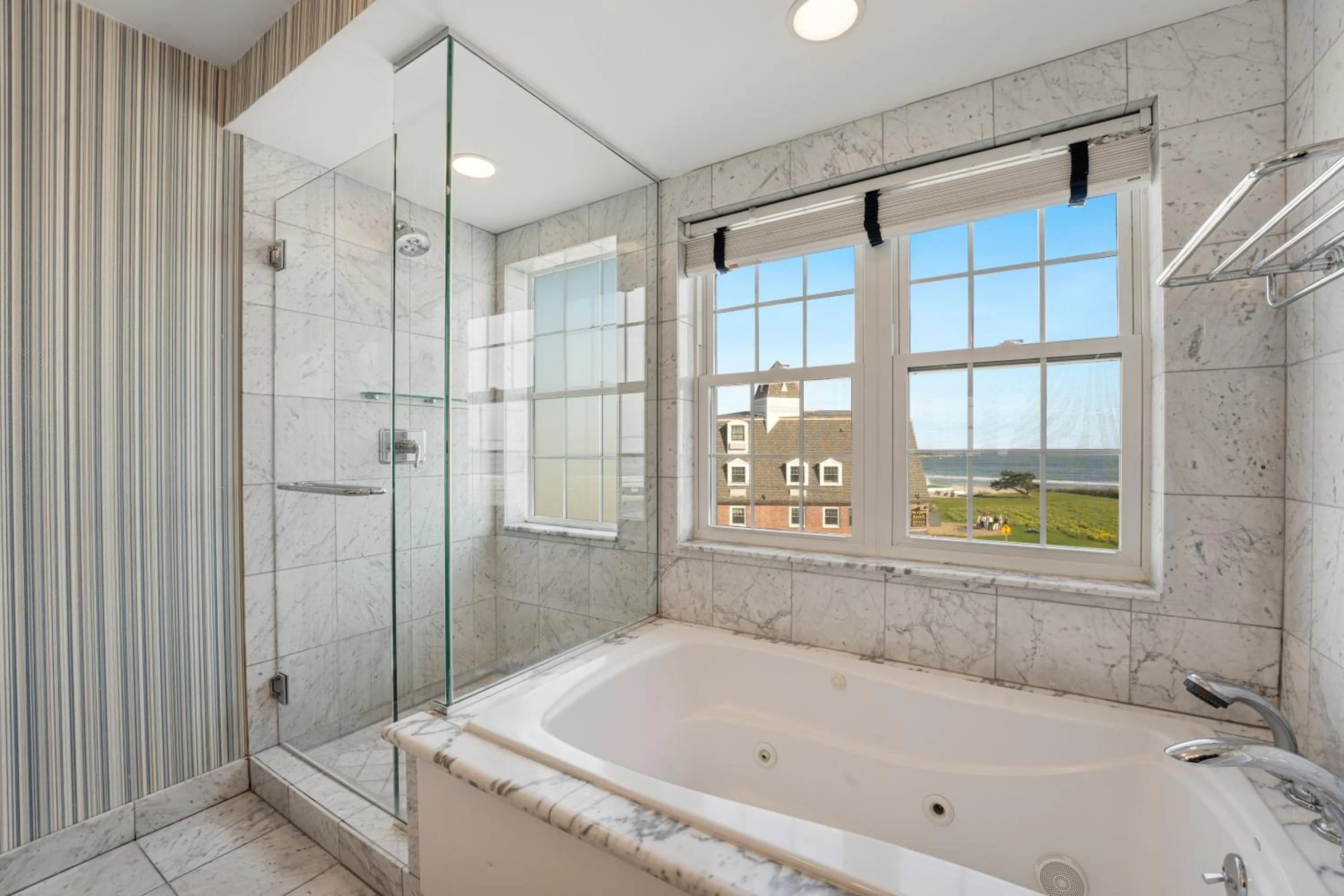 Shower in Newport Beach Hotel & Suites