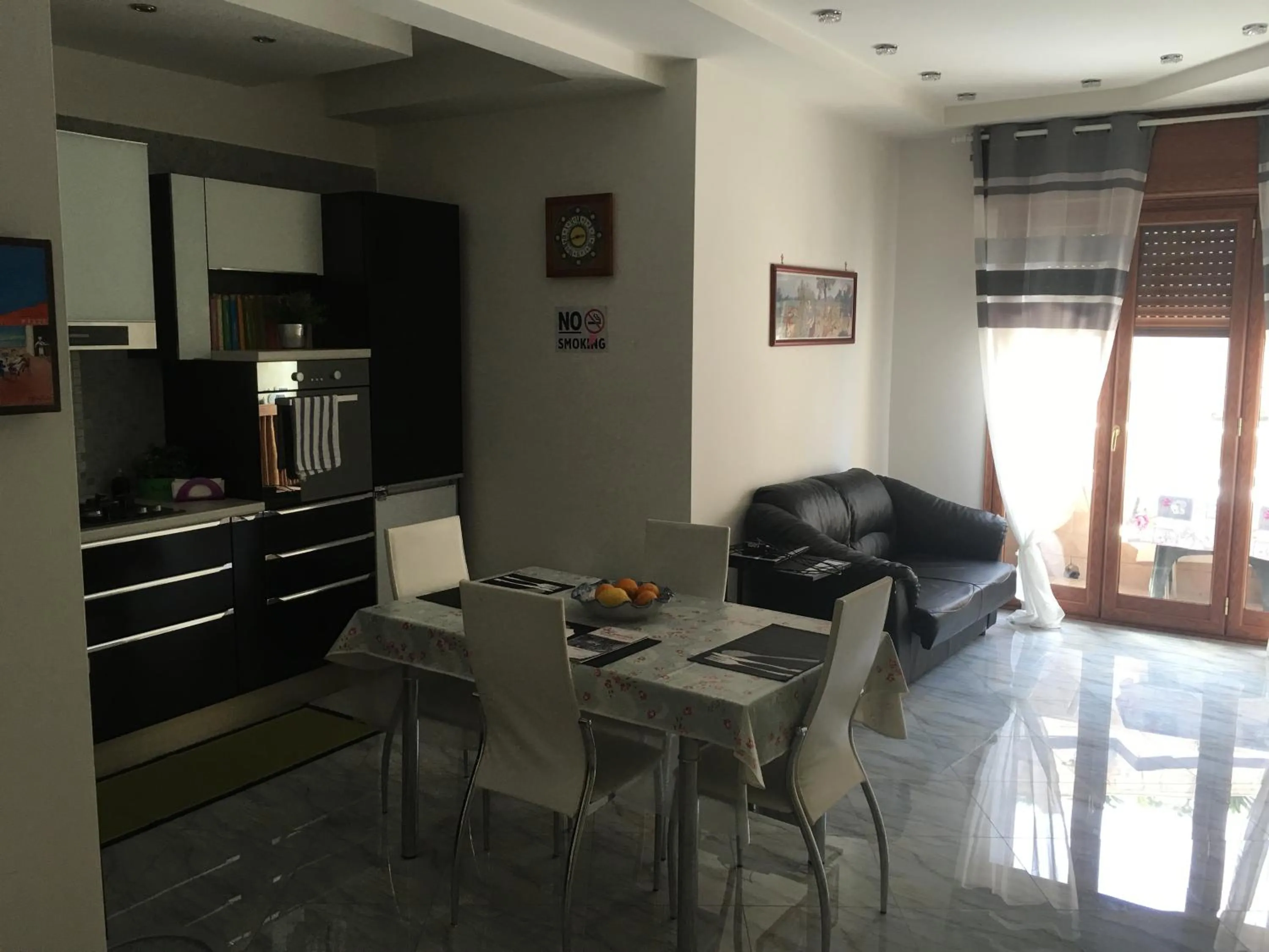 Dining area in Supera Napoli Apartment