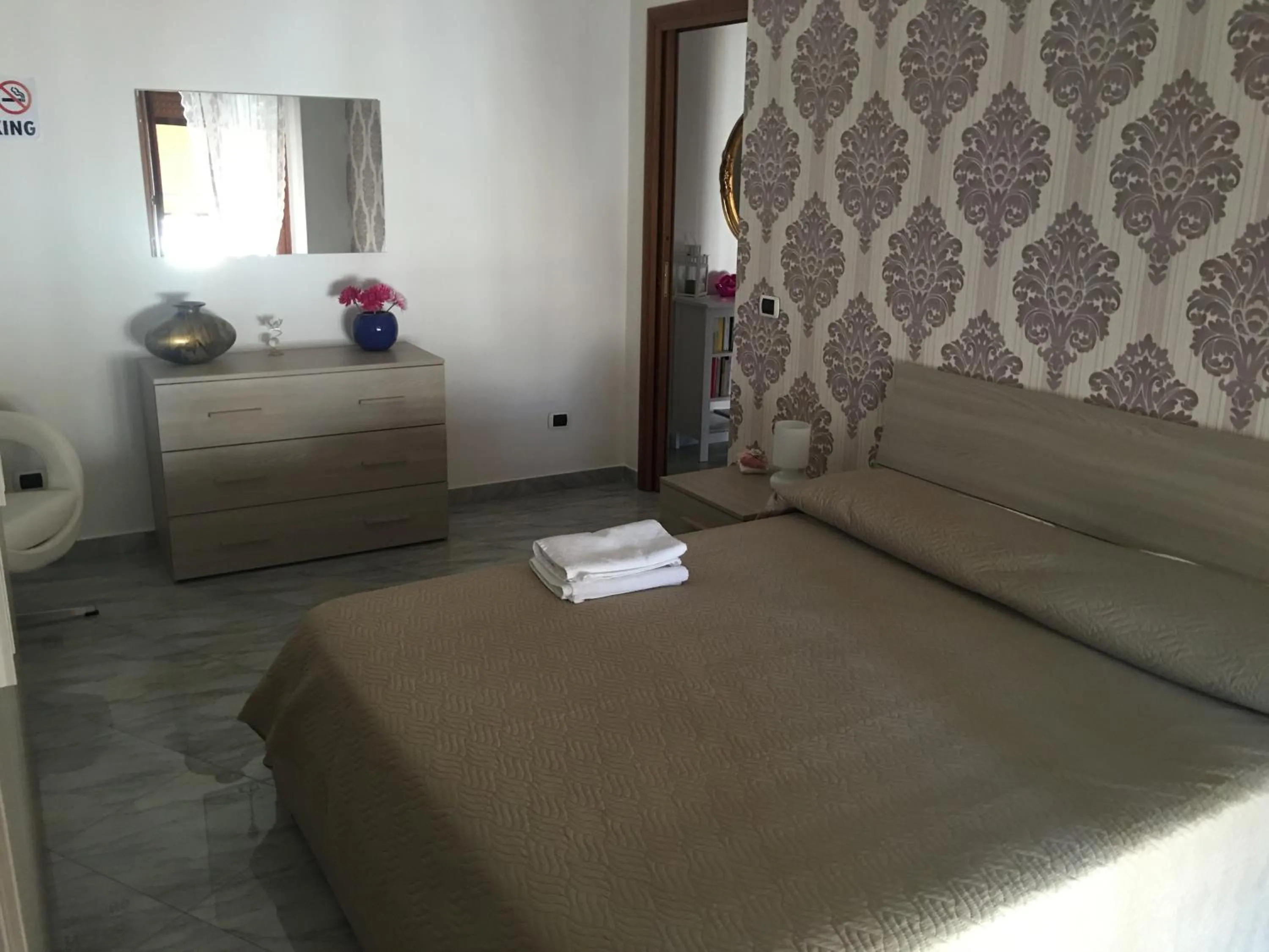 Bedroom, Bed in Supera Napoli Apartment