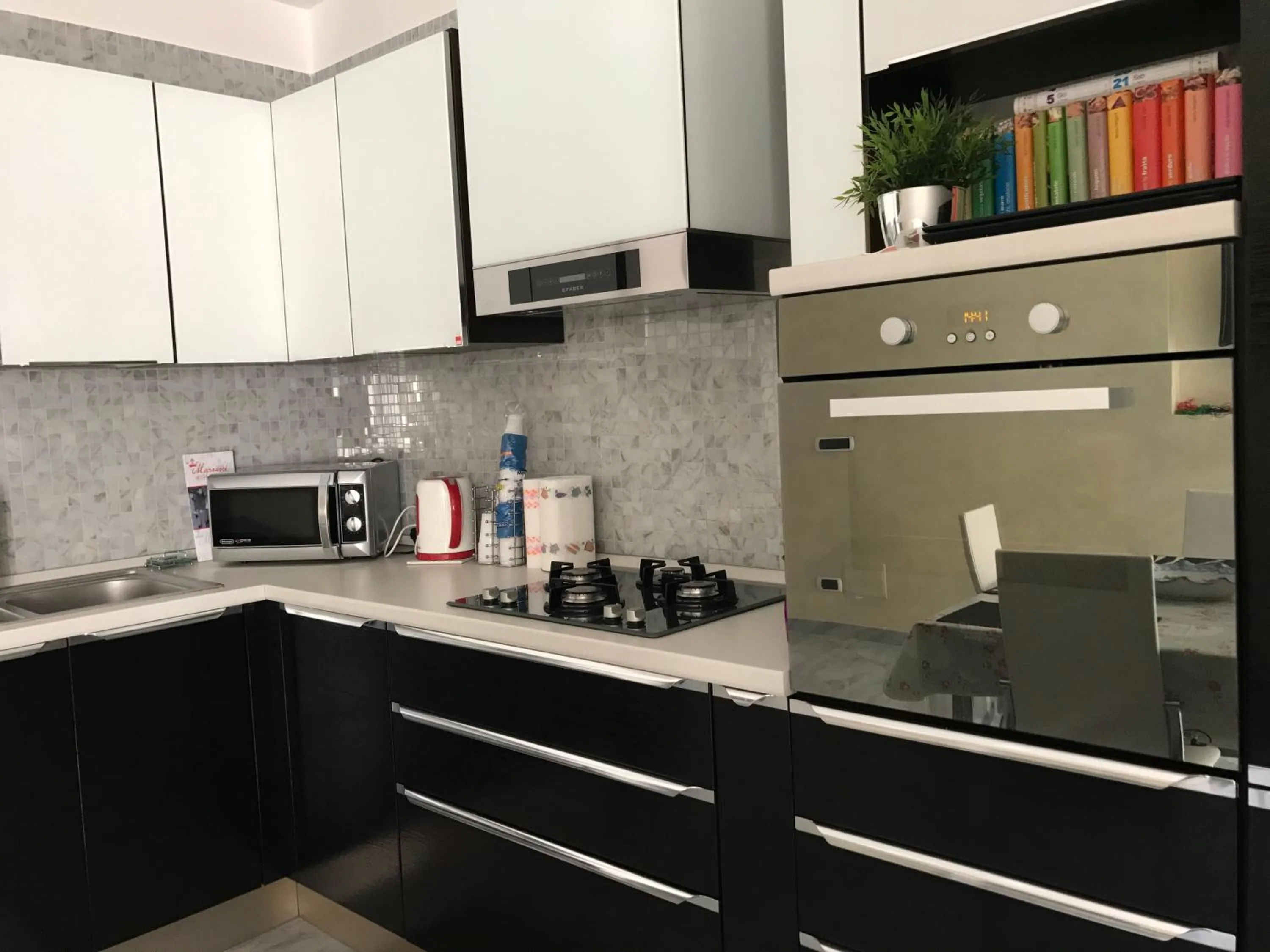 Coffee/tea facilities in Supera Napoli Apartment