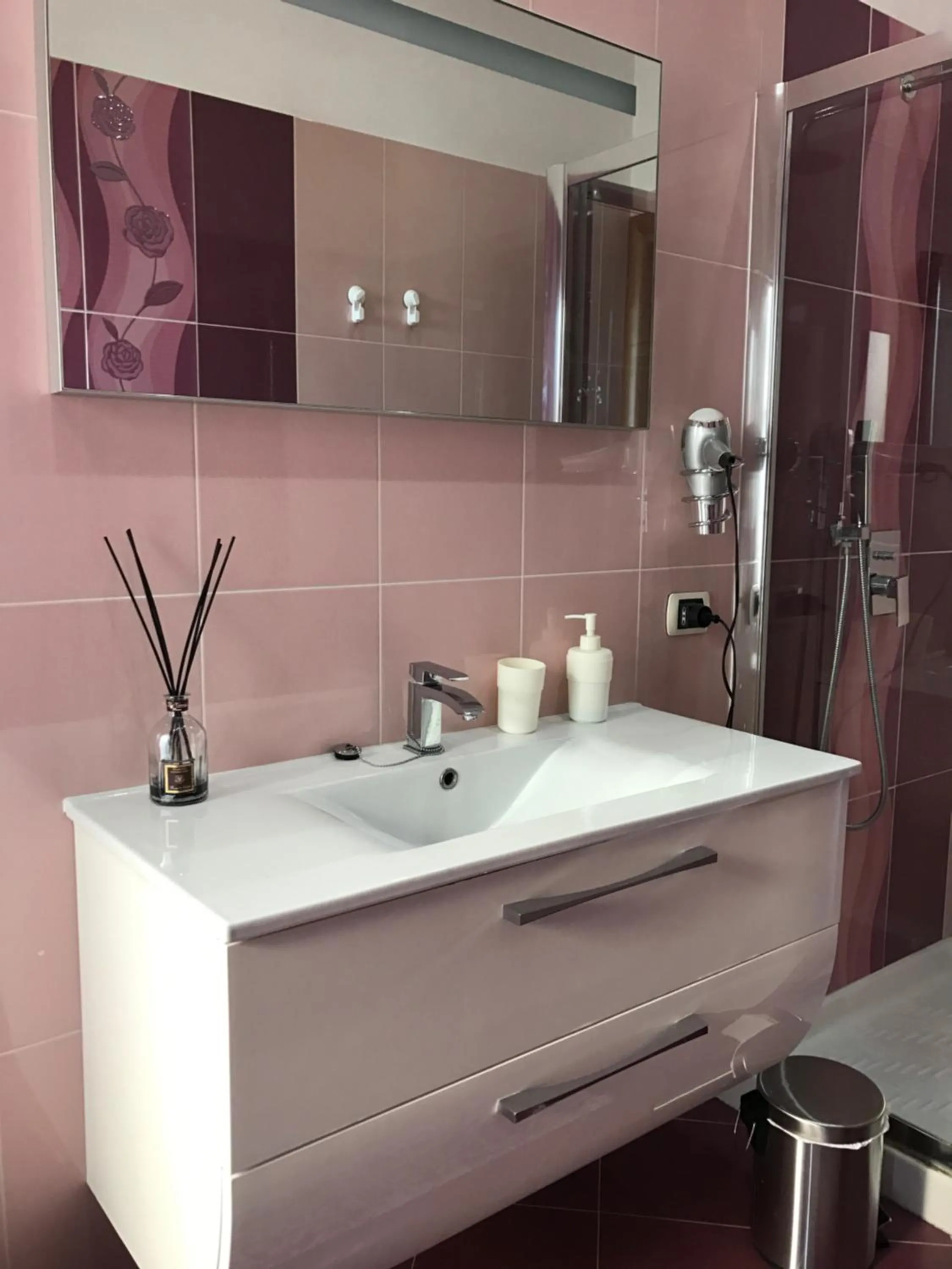 Shower in Supera Napoli Apartment