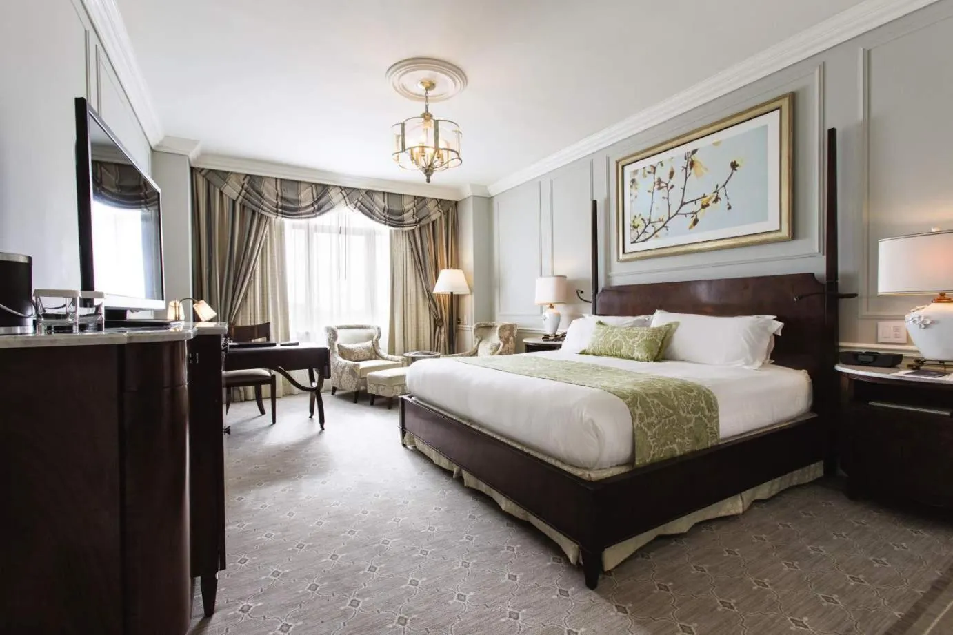 Photo of the whole room, Bed in The Charleston Place