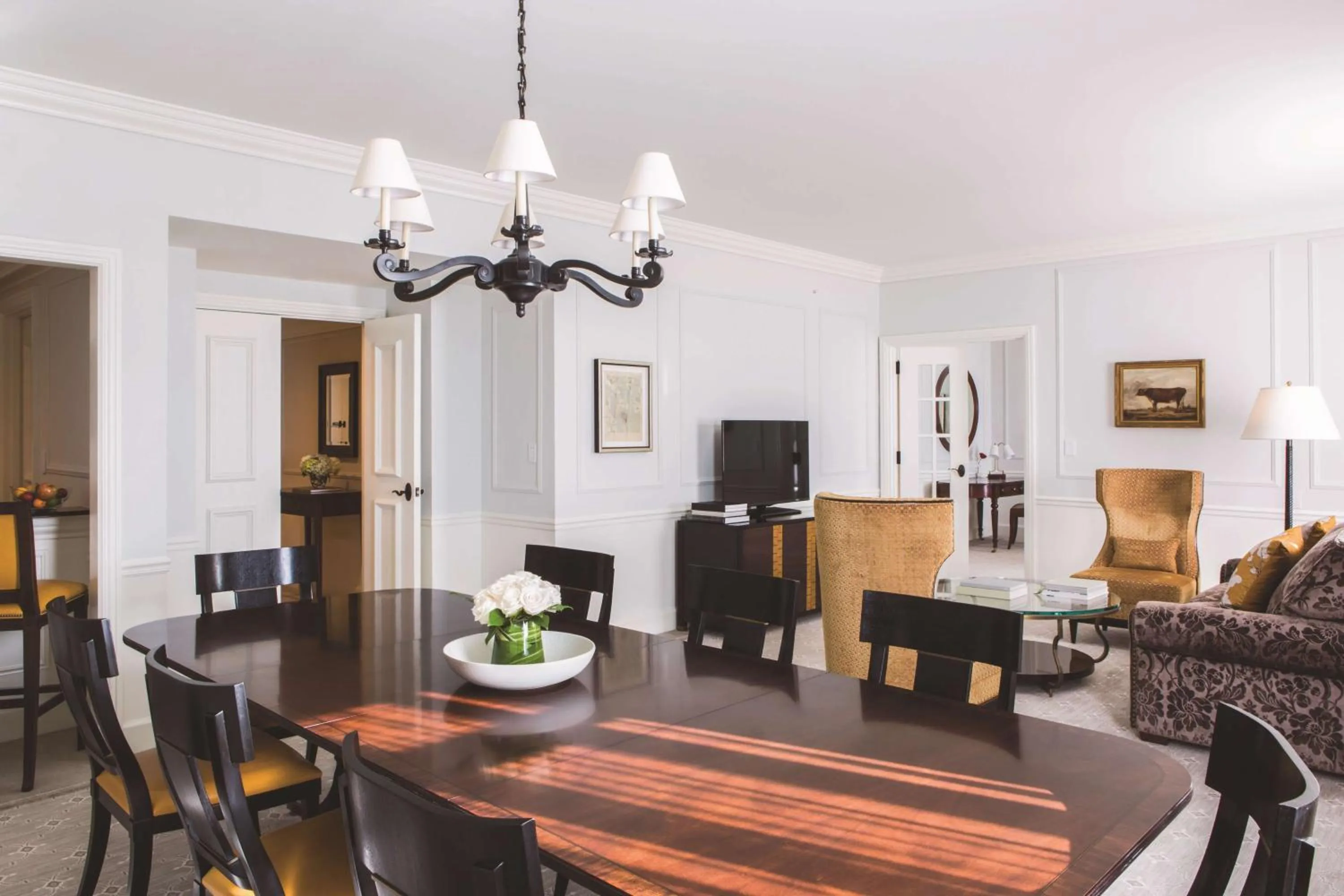 Photo of the whole room in The Charleston Place