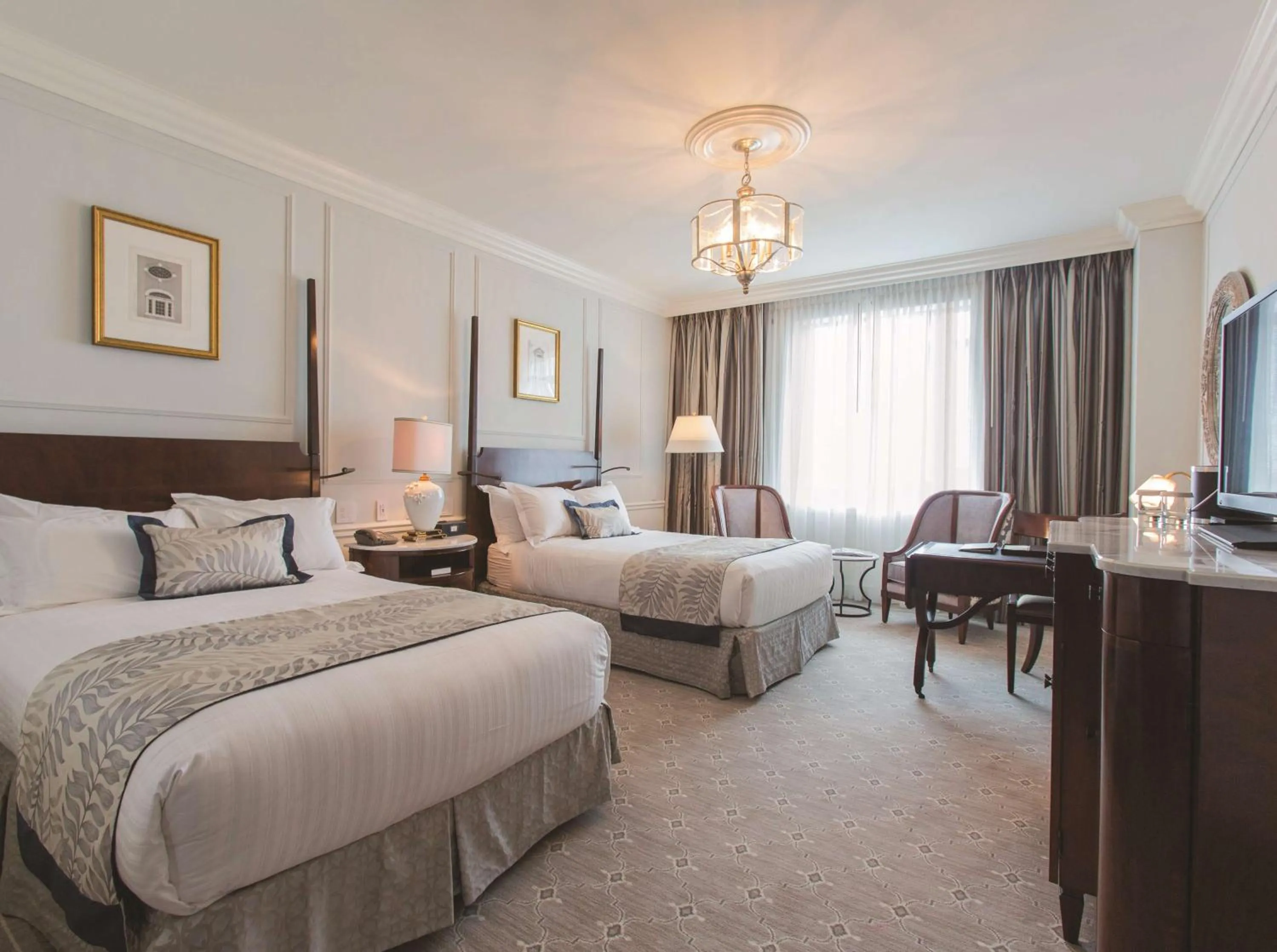 Photo of the whole room, Bed in The Charleston Place