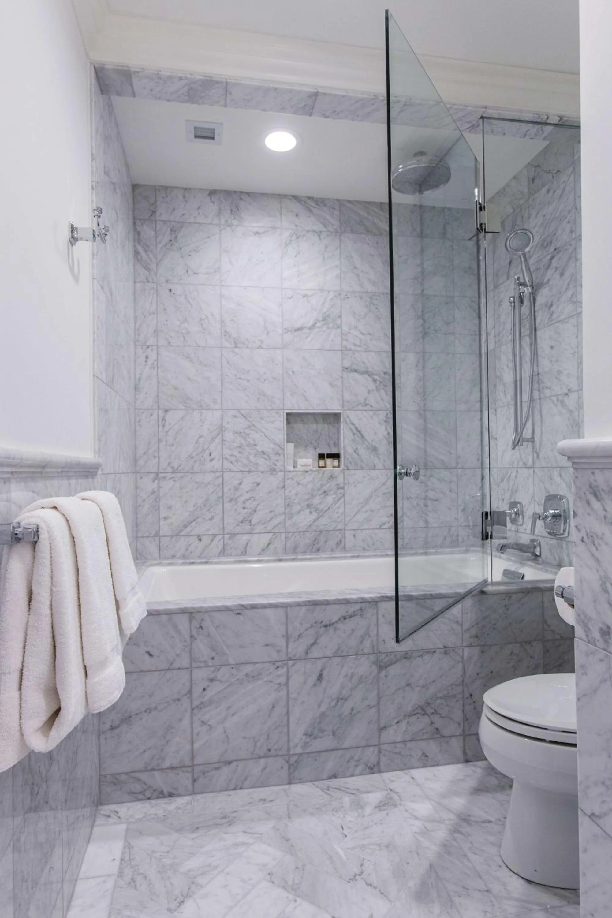 Photo of the whole room in The Charleston Place