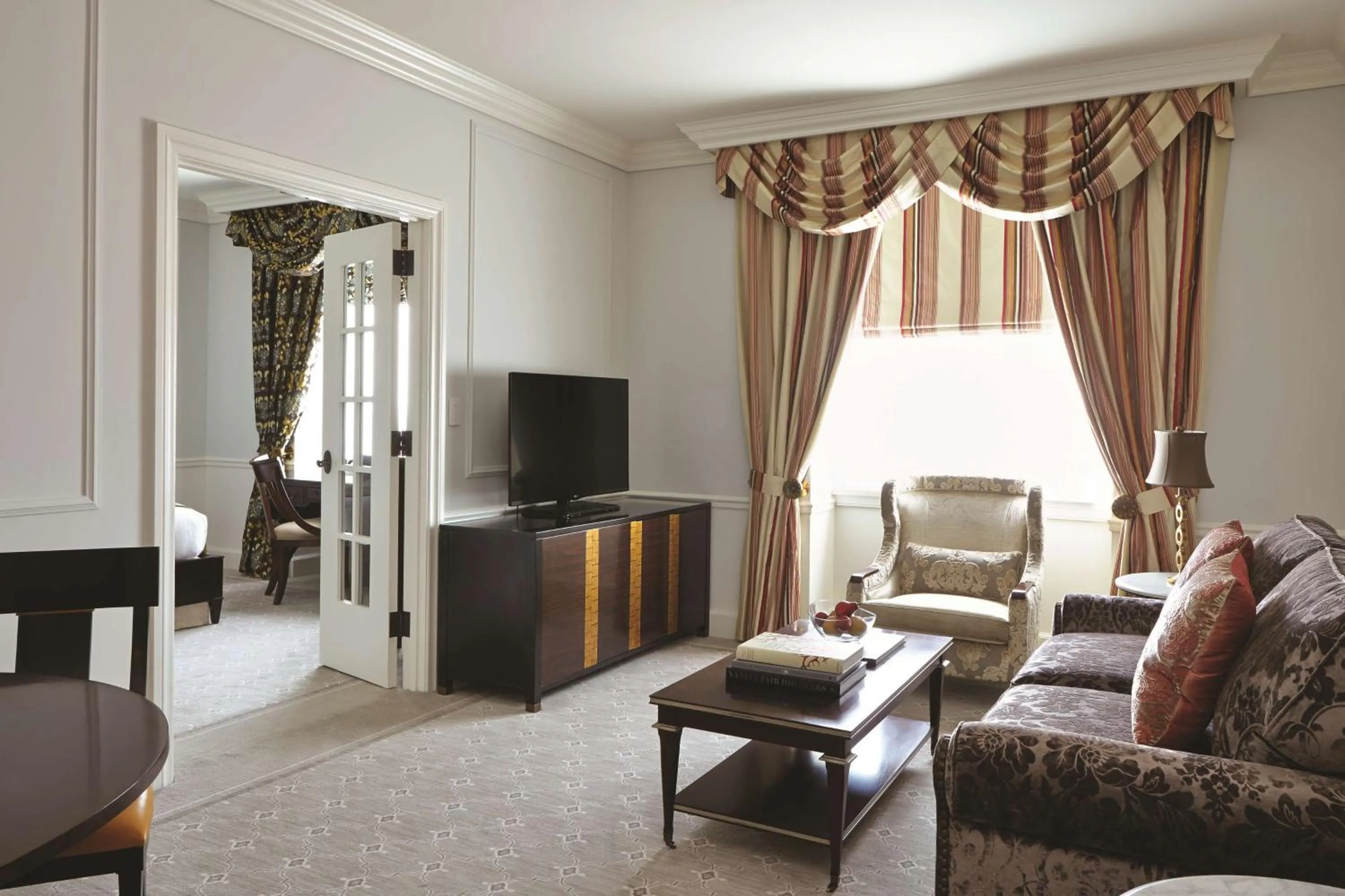 Photo of the whole room in The Charleston Place