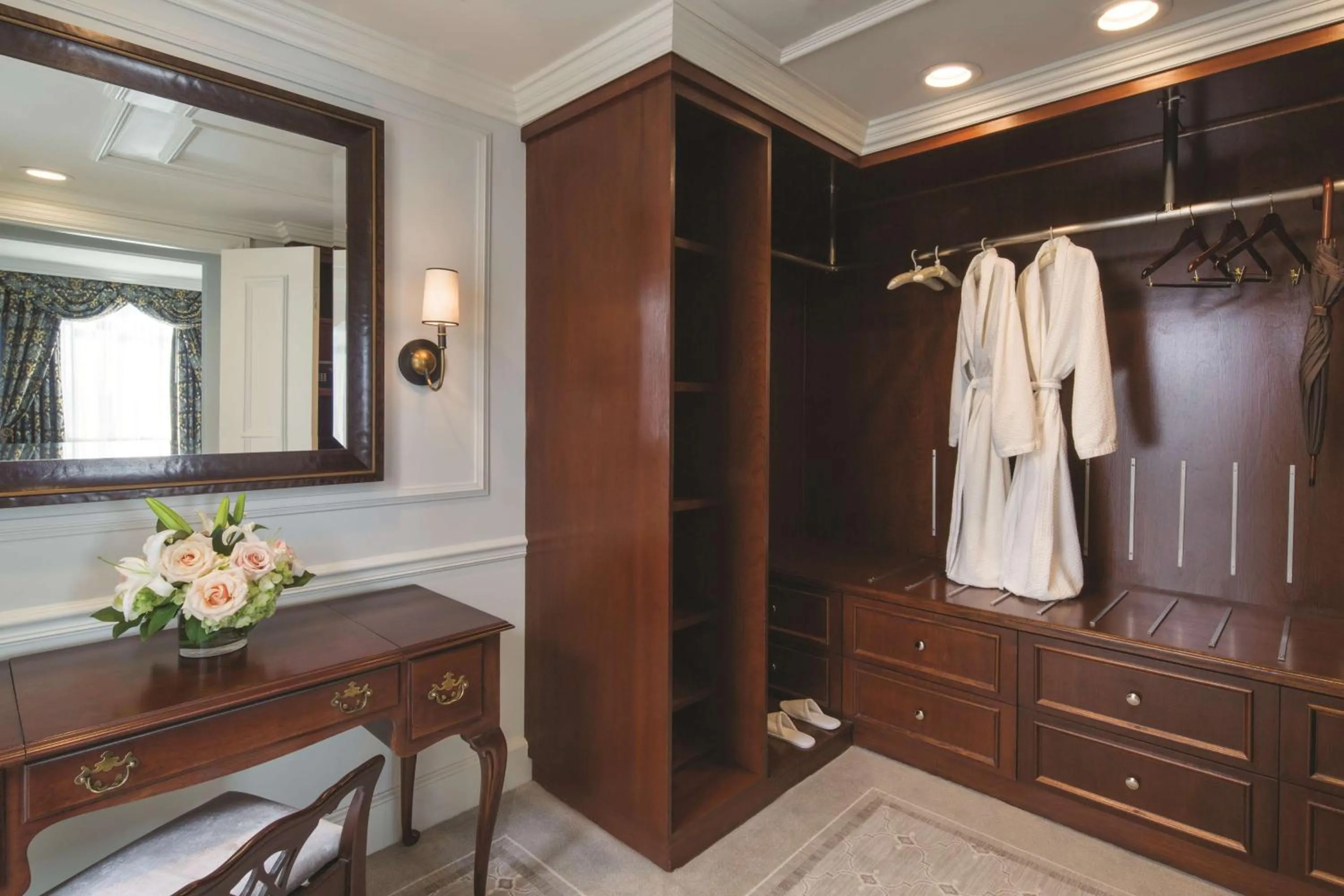 Photo of the whole room in The Charleston Place