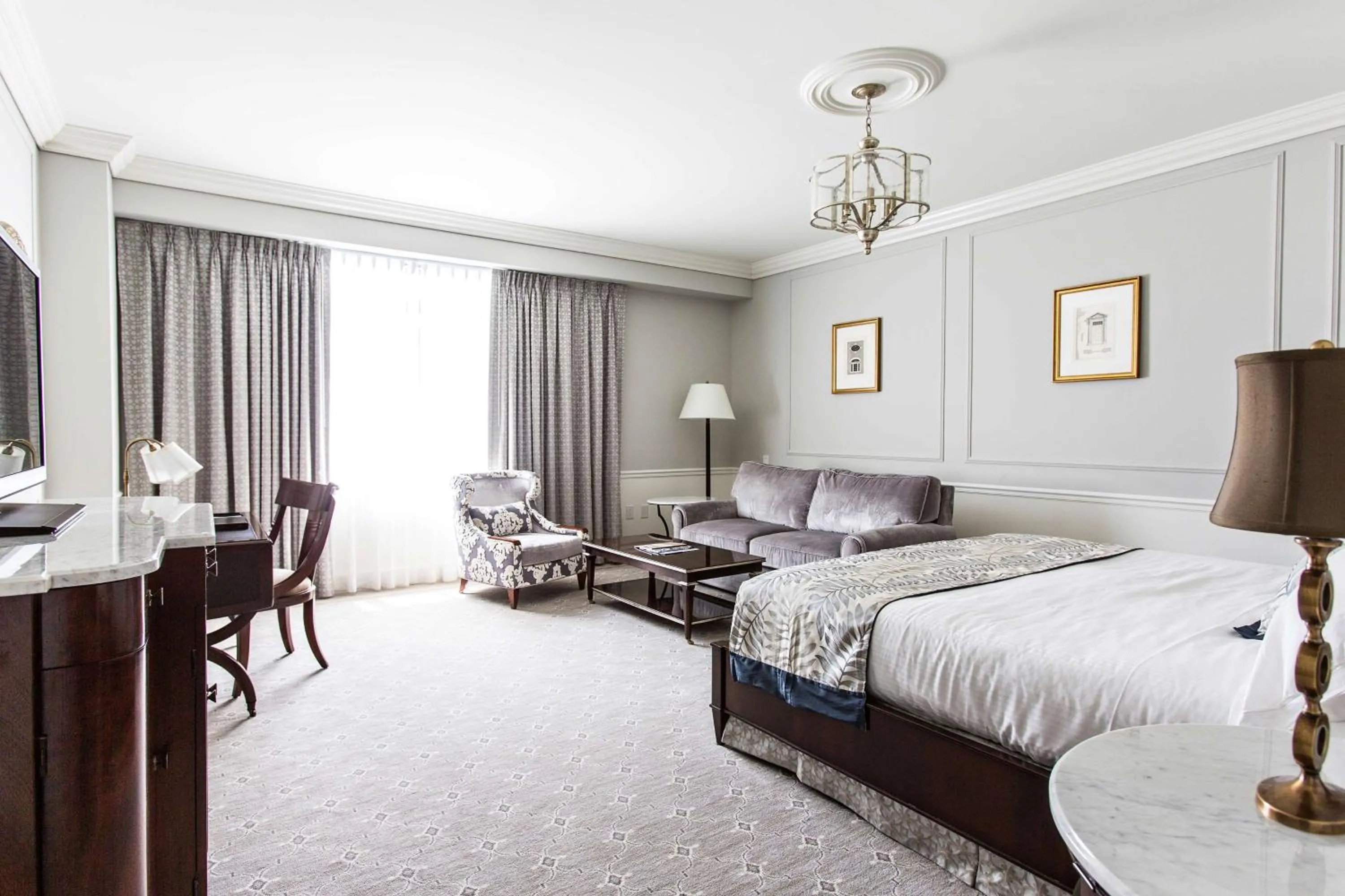 Photo of the whole room, Bed in The Charleston Place