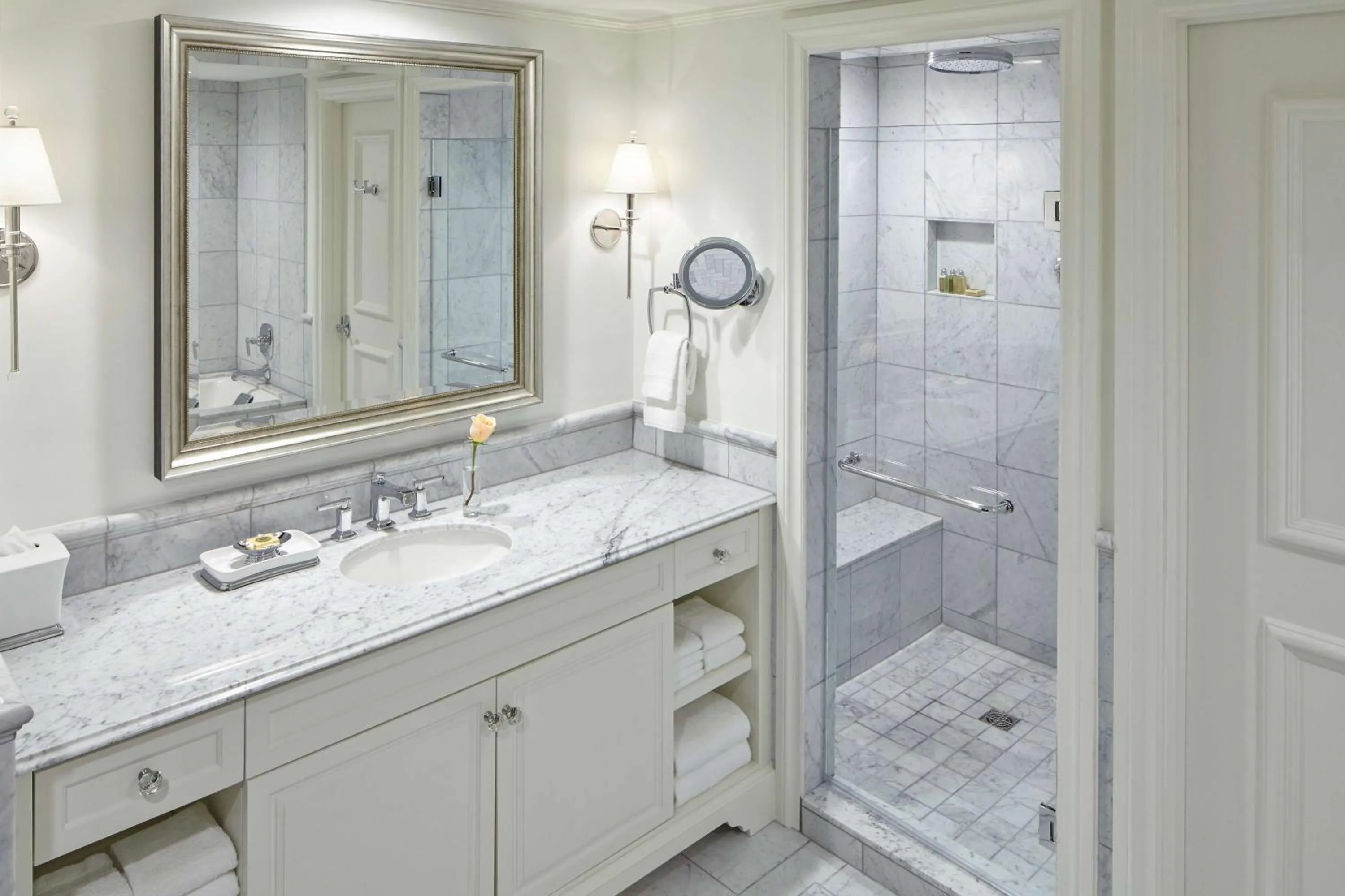 Photo of the whole room in The Charleston Place