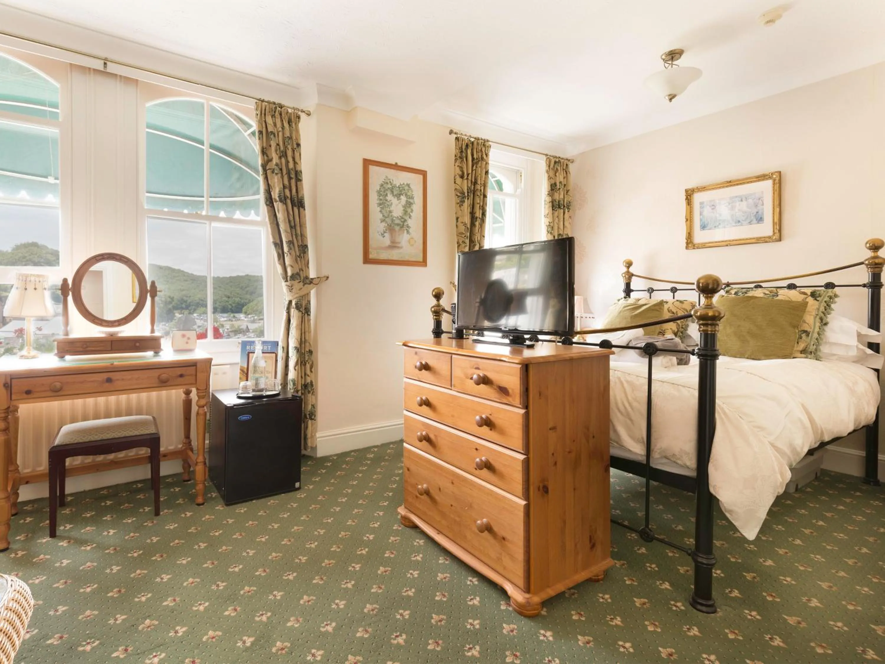 Bedroom, Bed in Dolphin Guest House