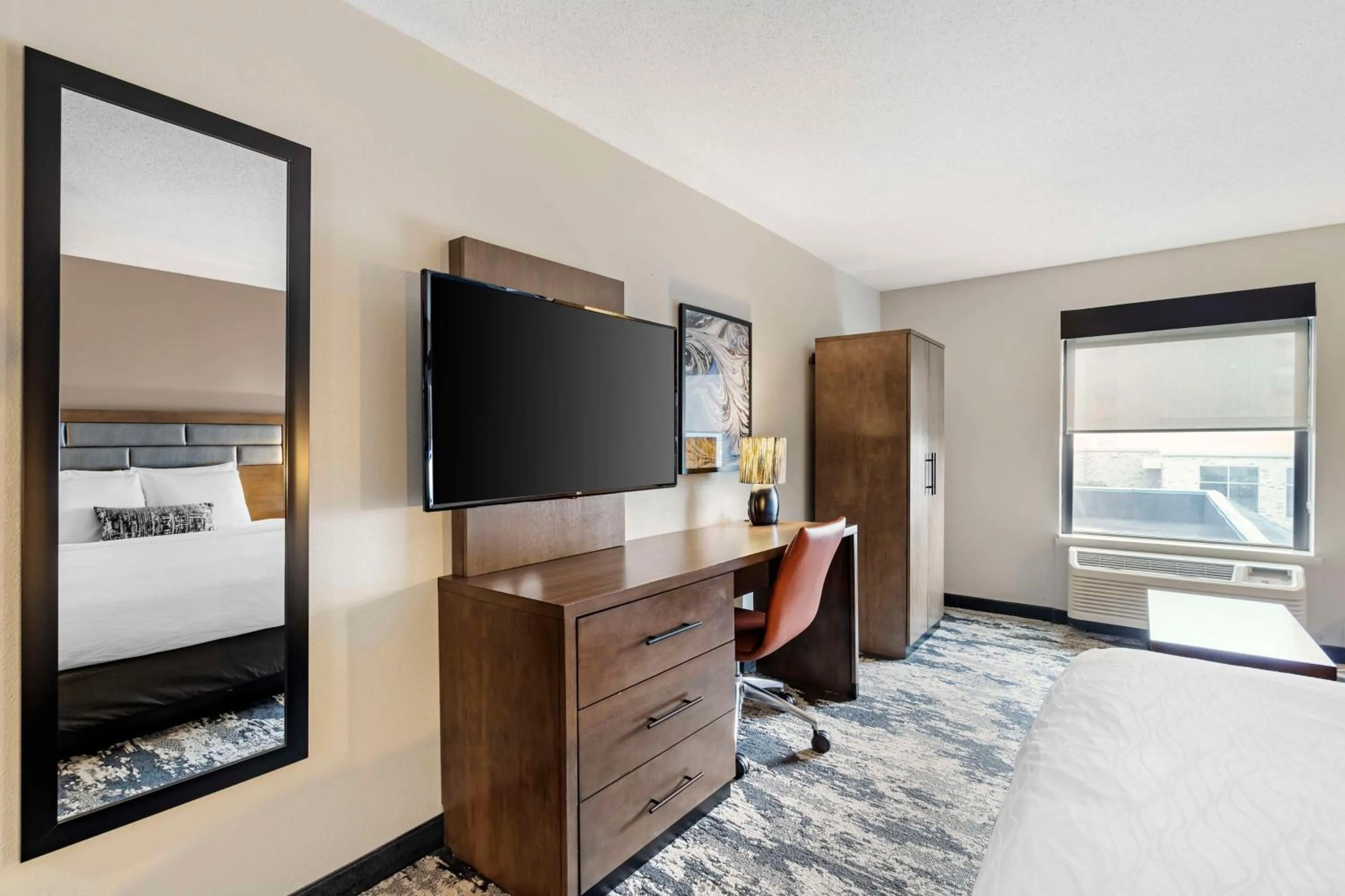 Bedroom, Bed in Best Western Plus Bourbonnais Hotel & Suites