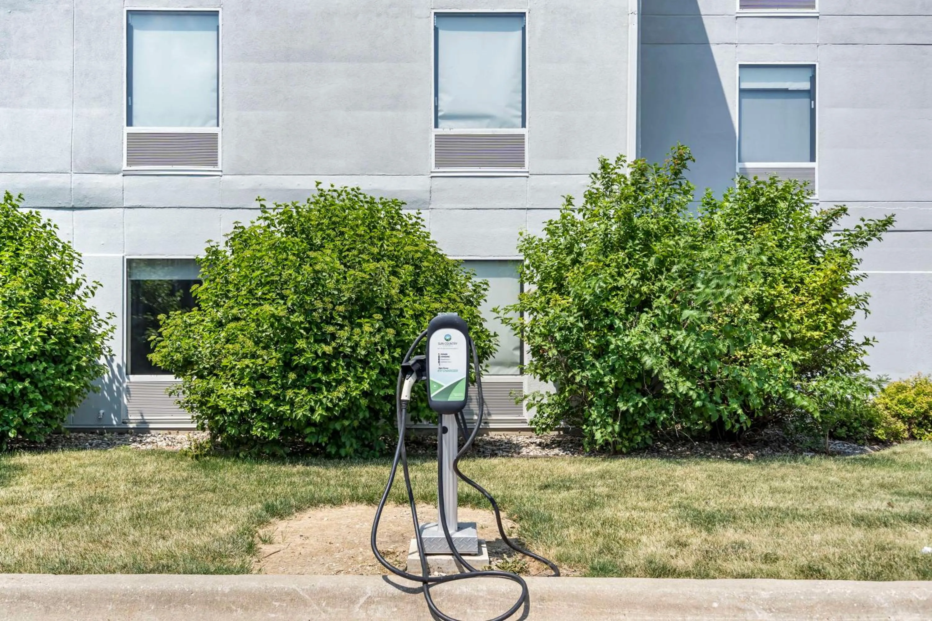 Property building in Best Western Plus Bourbonnais Hotel & Suites