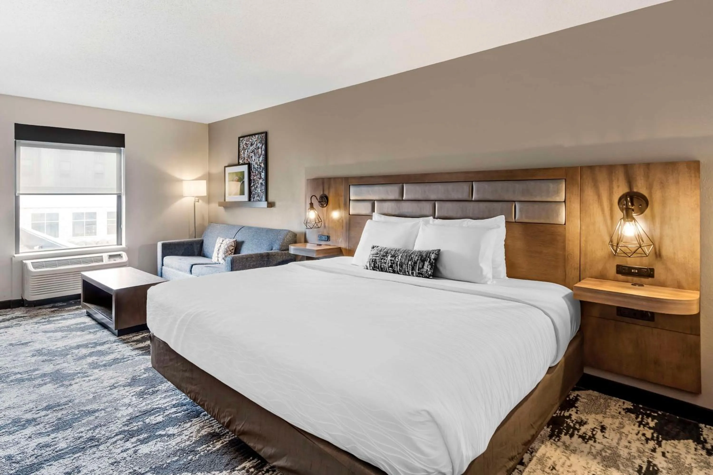 Bedroom, Bed in Best Western Plus Bourbonnais Hotel & Suites