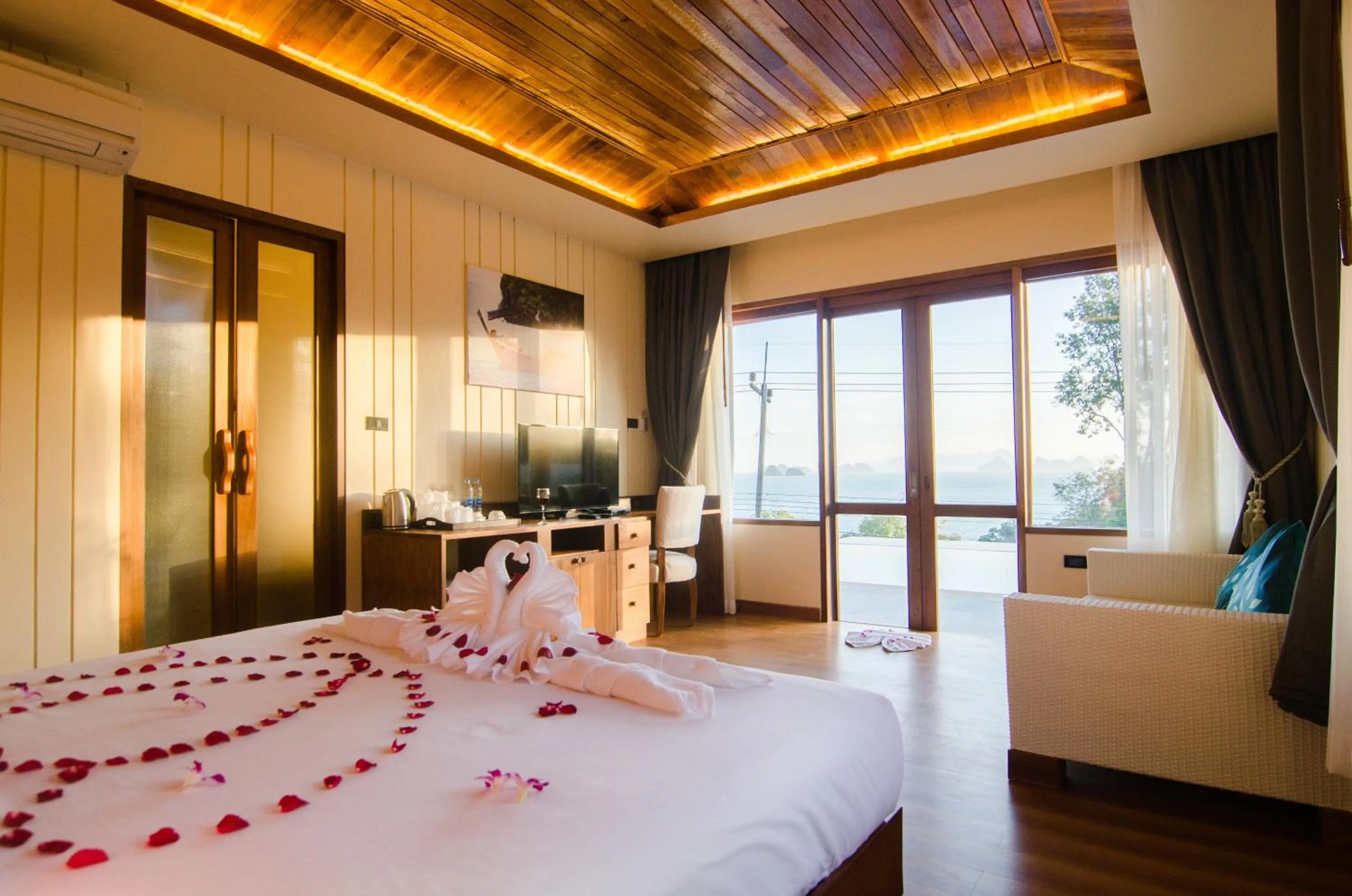 Living room, Bed in Koh Yao Yai Hillside Resort