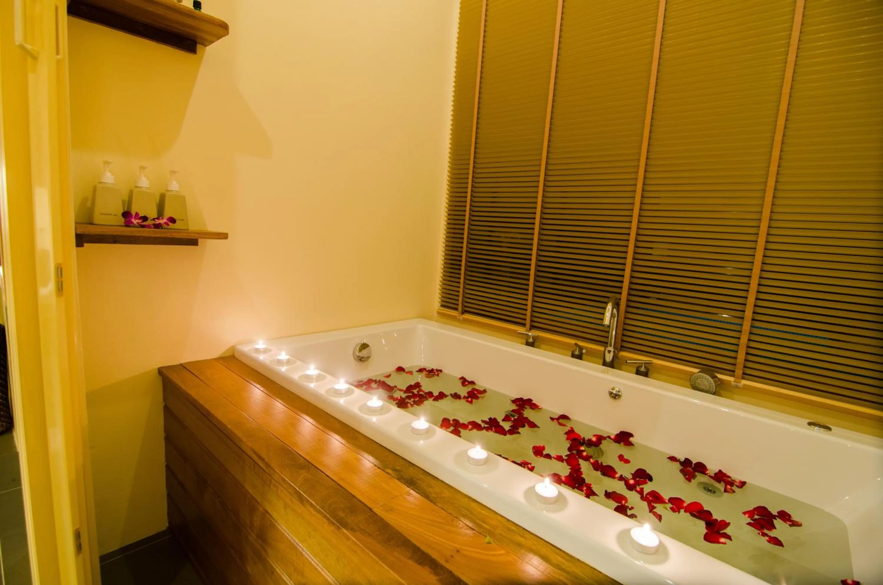 Bathroom in Koh Yao Yai Hillside Resort