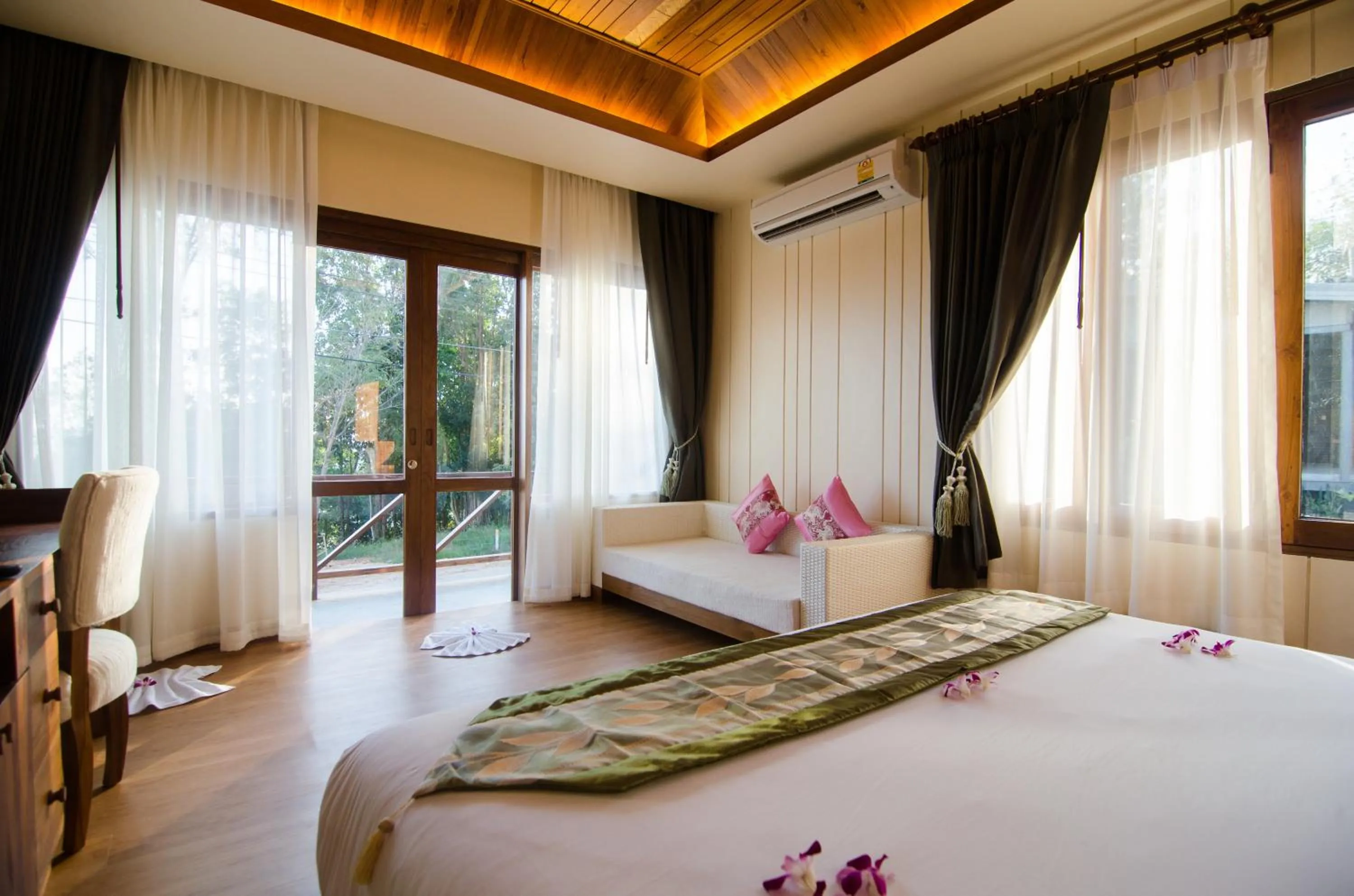 Living room, Bed in Koh Yao Yai Hillside Resort
