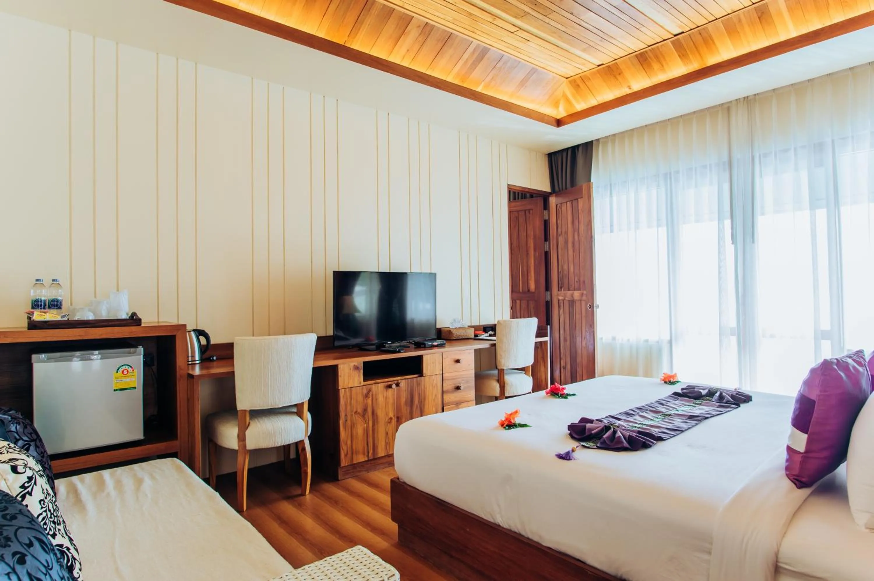 TV and multimedia, Bed in Koh Yao Yai Hillside Resort