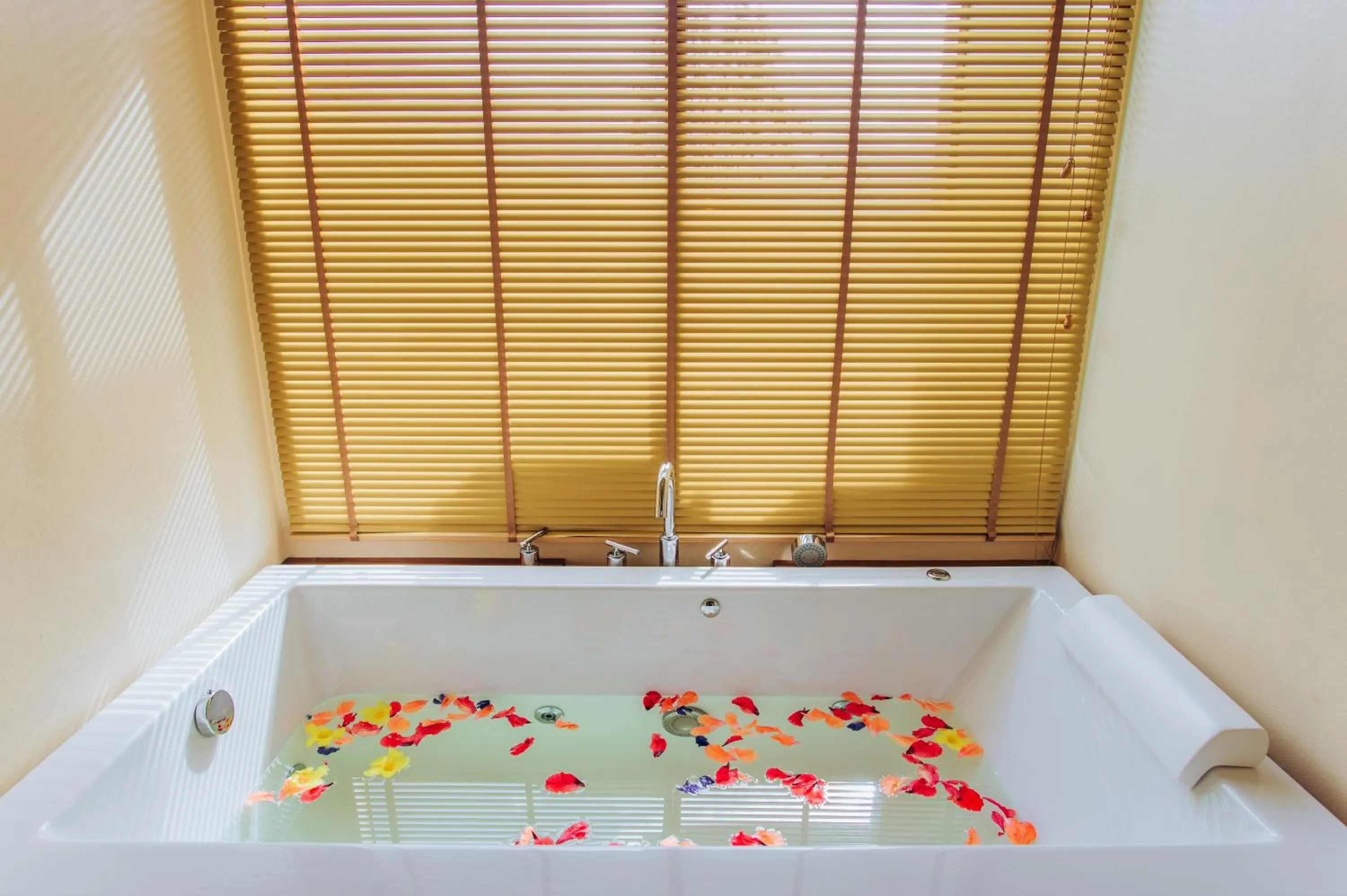 Bathroom in Koh Yao Yai Hillside Resort