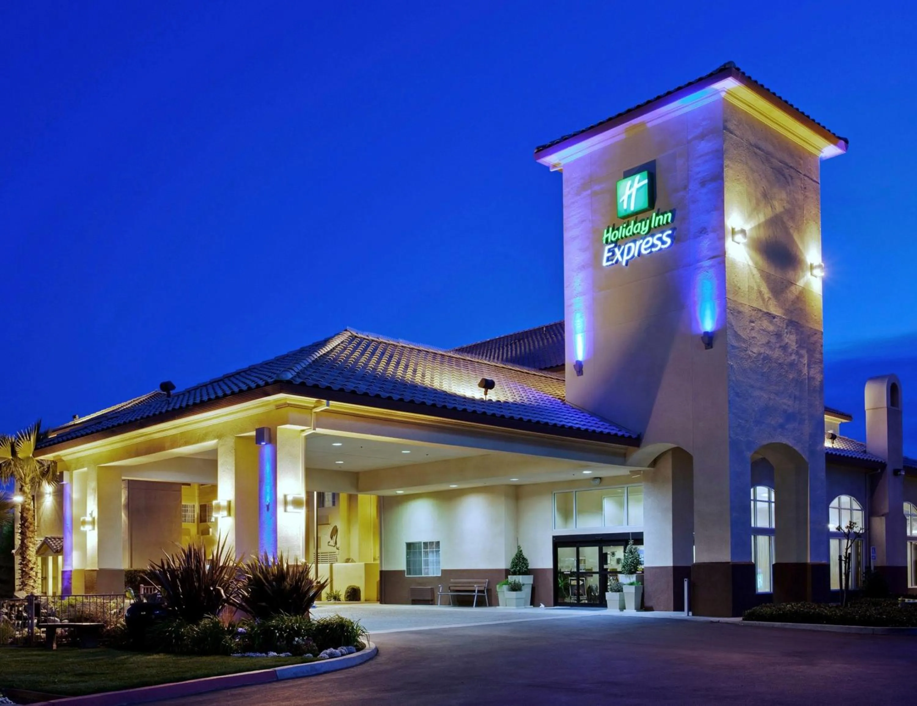 Property building in Holiday Inn Express Madera by IHG