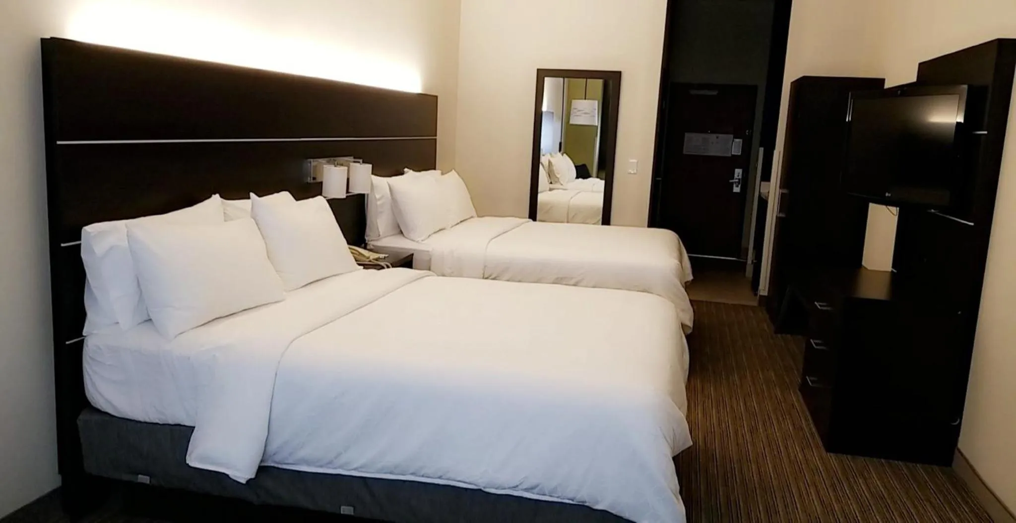 Standard Queen Room with Two Queen Beds and Roll-In Shower - Mobility Access in Holiday Inn Express Madera, an IHG Hotel