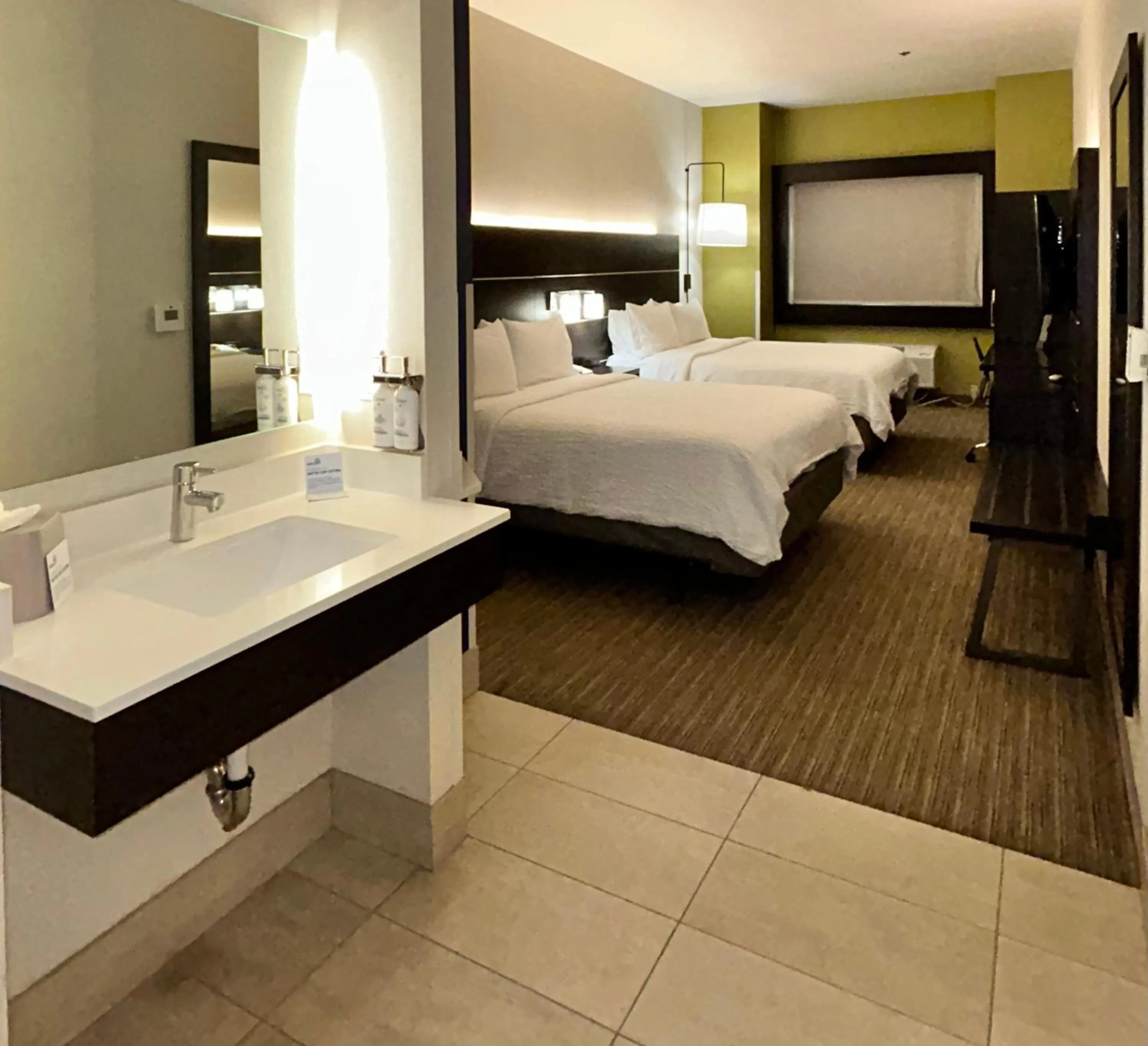 Bedroom, Bed in Holiday Inn Express Madera by IHG