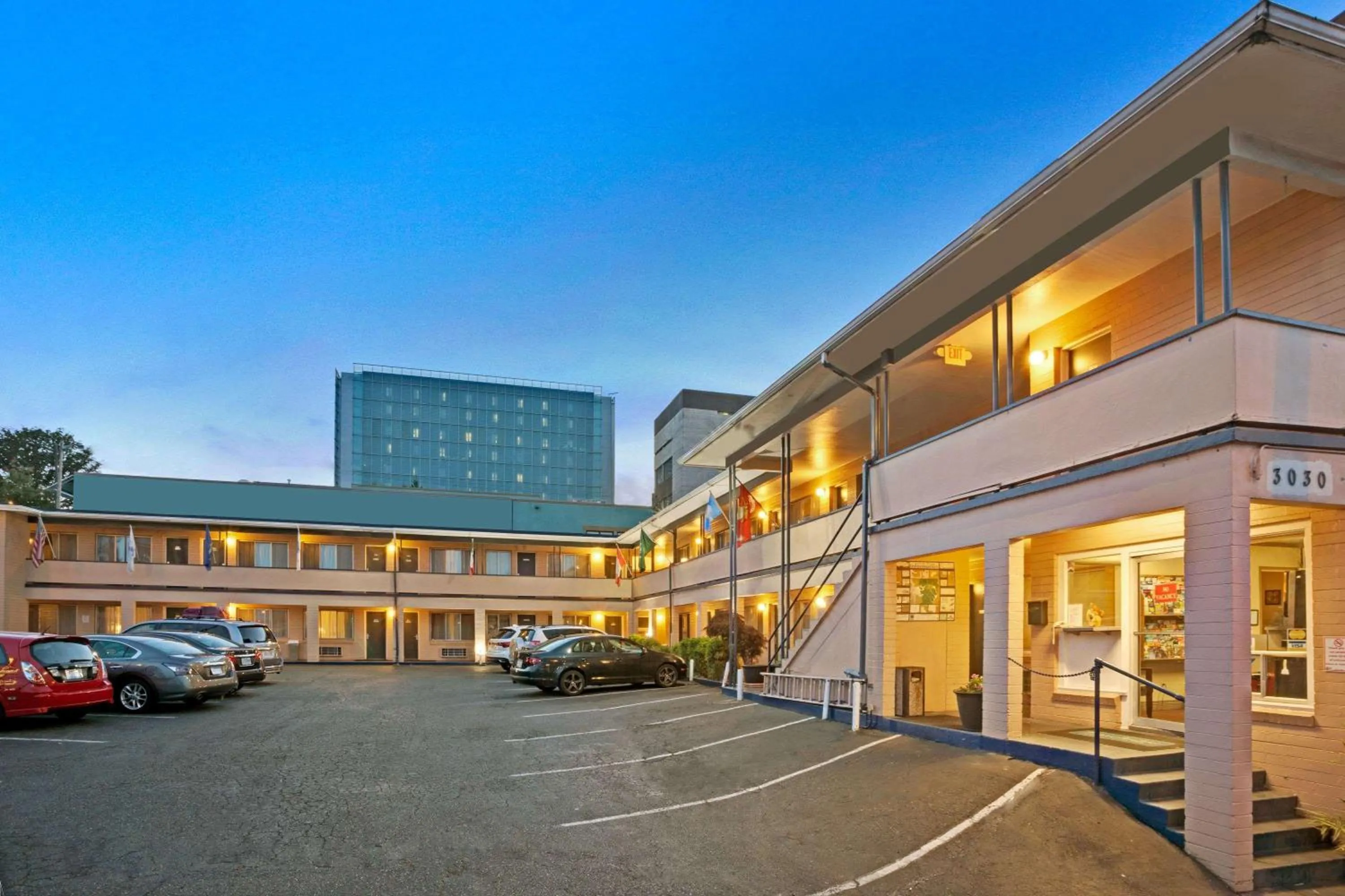 Property building in Travelodge by Wyndham Everett City Center