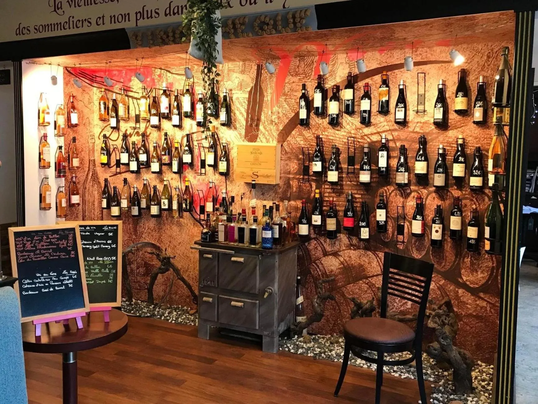 Alcoholic drinks in L'Auberg'ine - Maison Glenn Anna