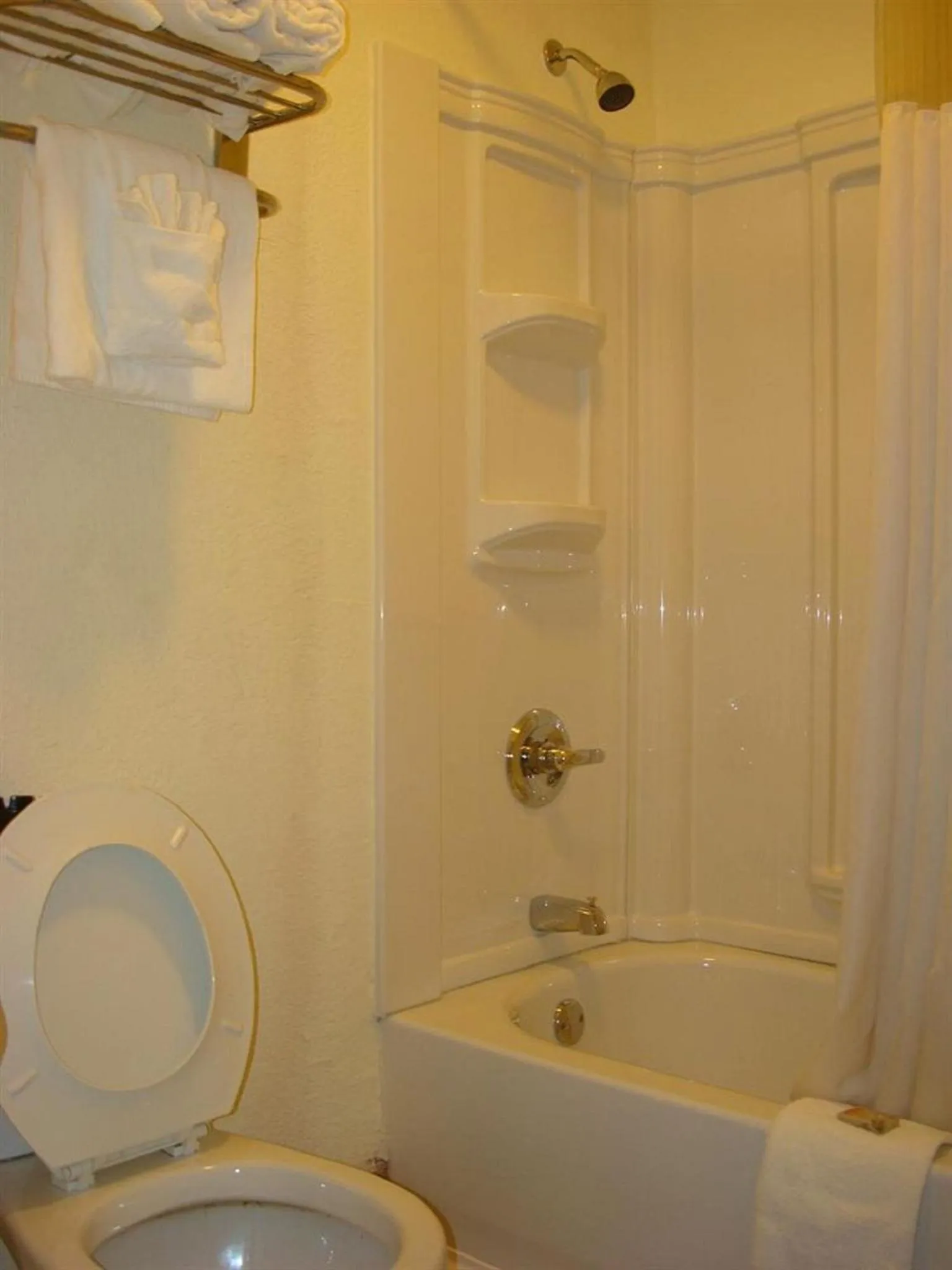 Bathroom in Relax Inn Savannah