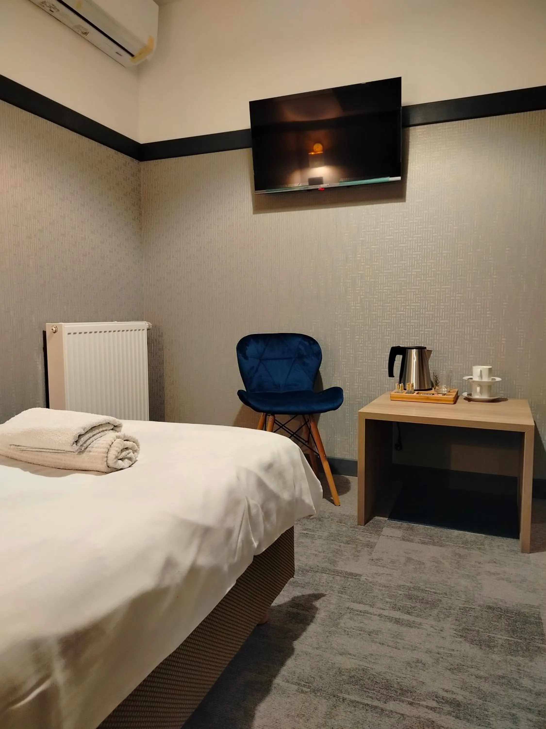 TV and multimedia, Bed in Hotelik Krakowiak