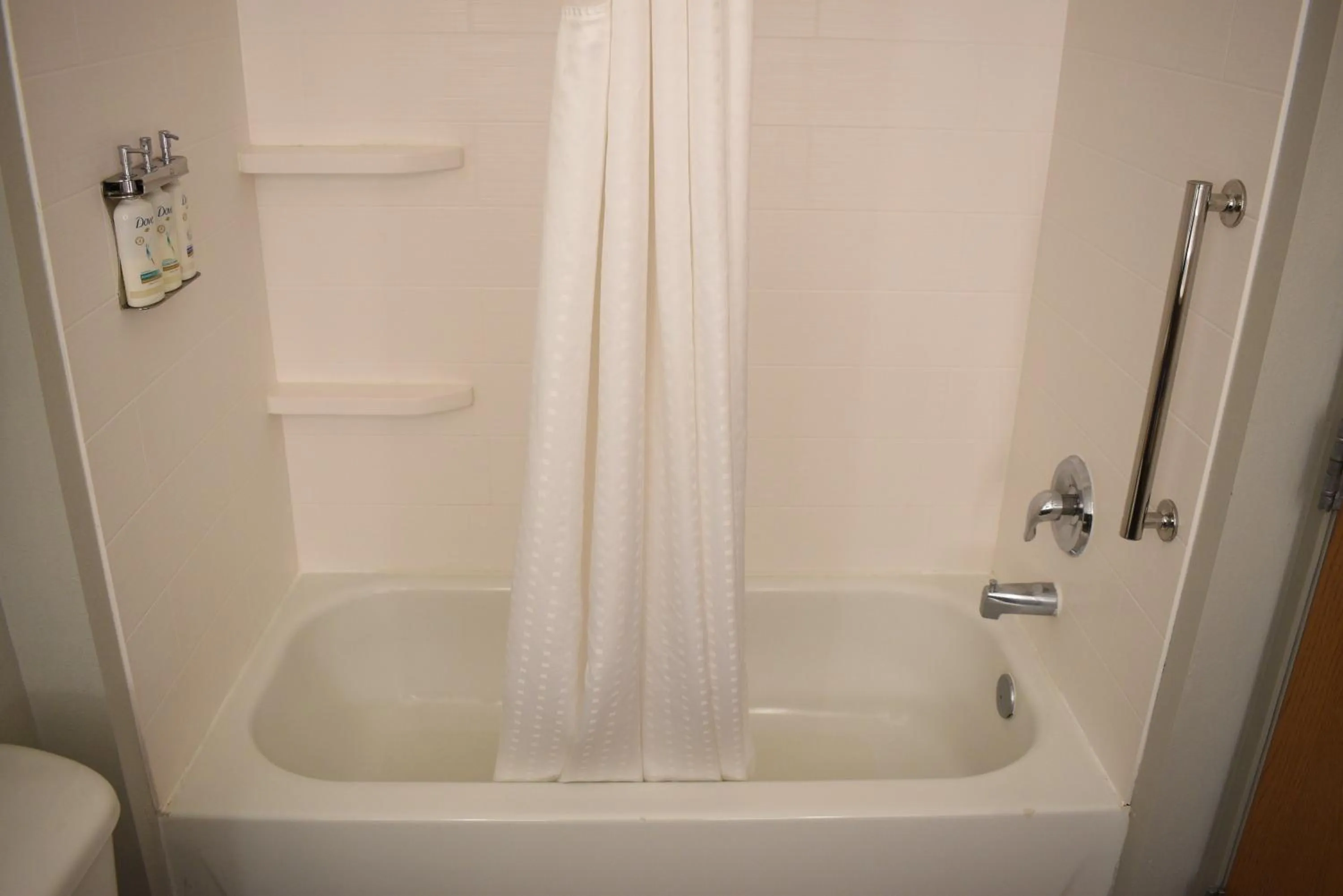 Bath in Holiday Inn Express Hotel & Suites Lincoln South by IHG