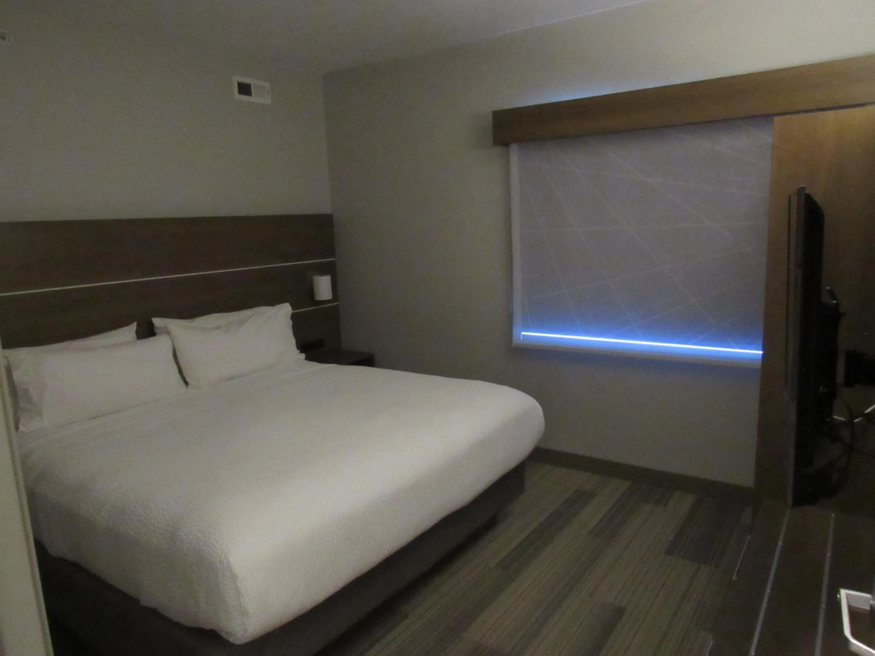 Bed in Holiday Inn Express Hotel & Suites Lincoln South by IHG