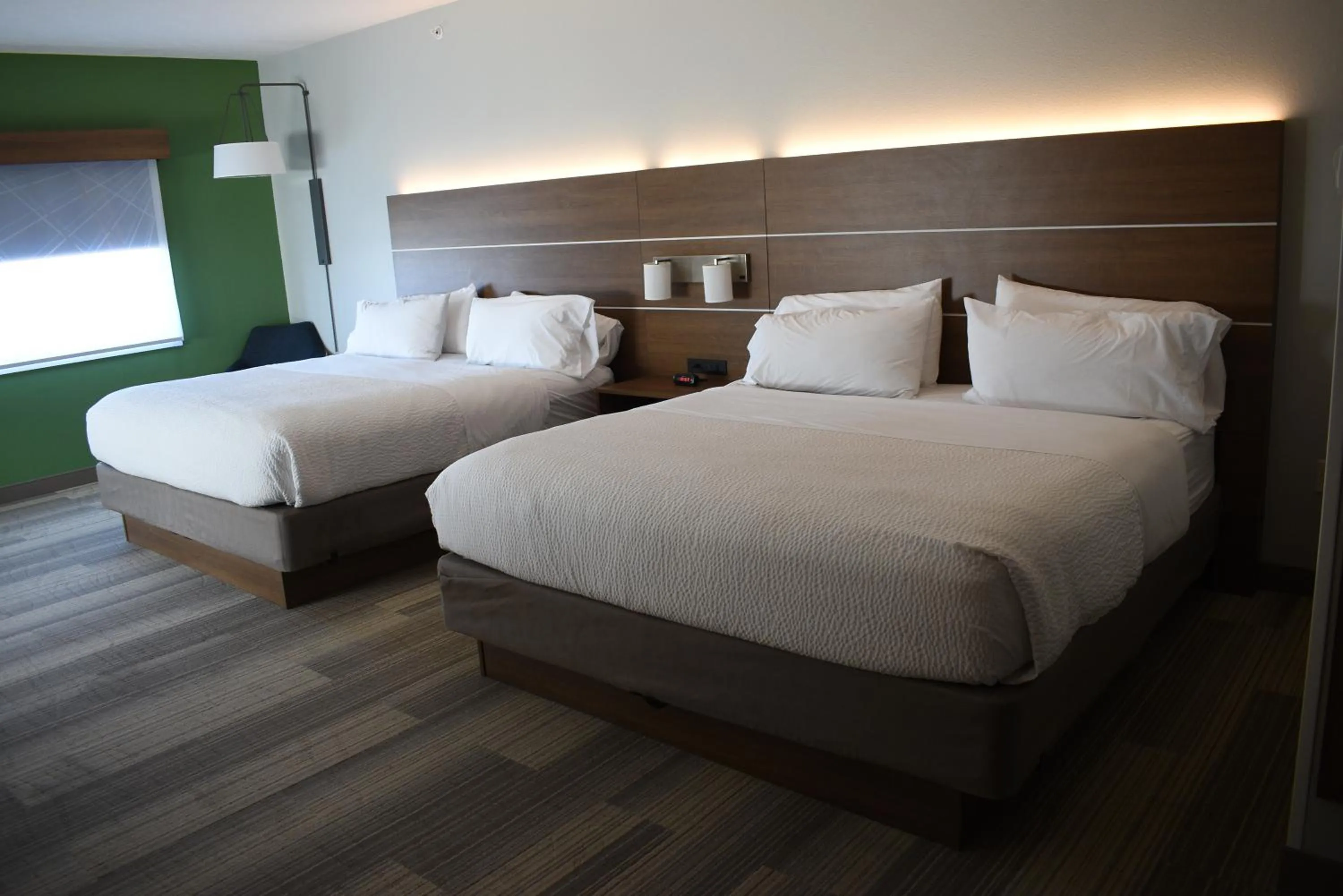 Bed in Holiday Inn Express Hotel & Suites Lincoln South by IHG