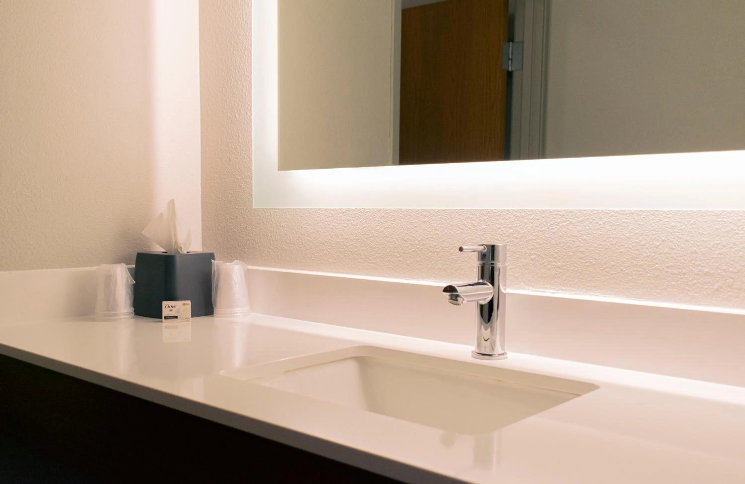 Bath in Holiday Inn Express Hotel & Suites Lincoln South by IHG