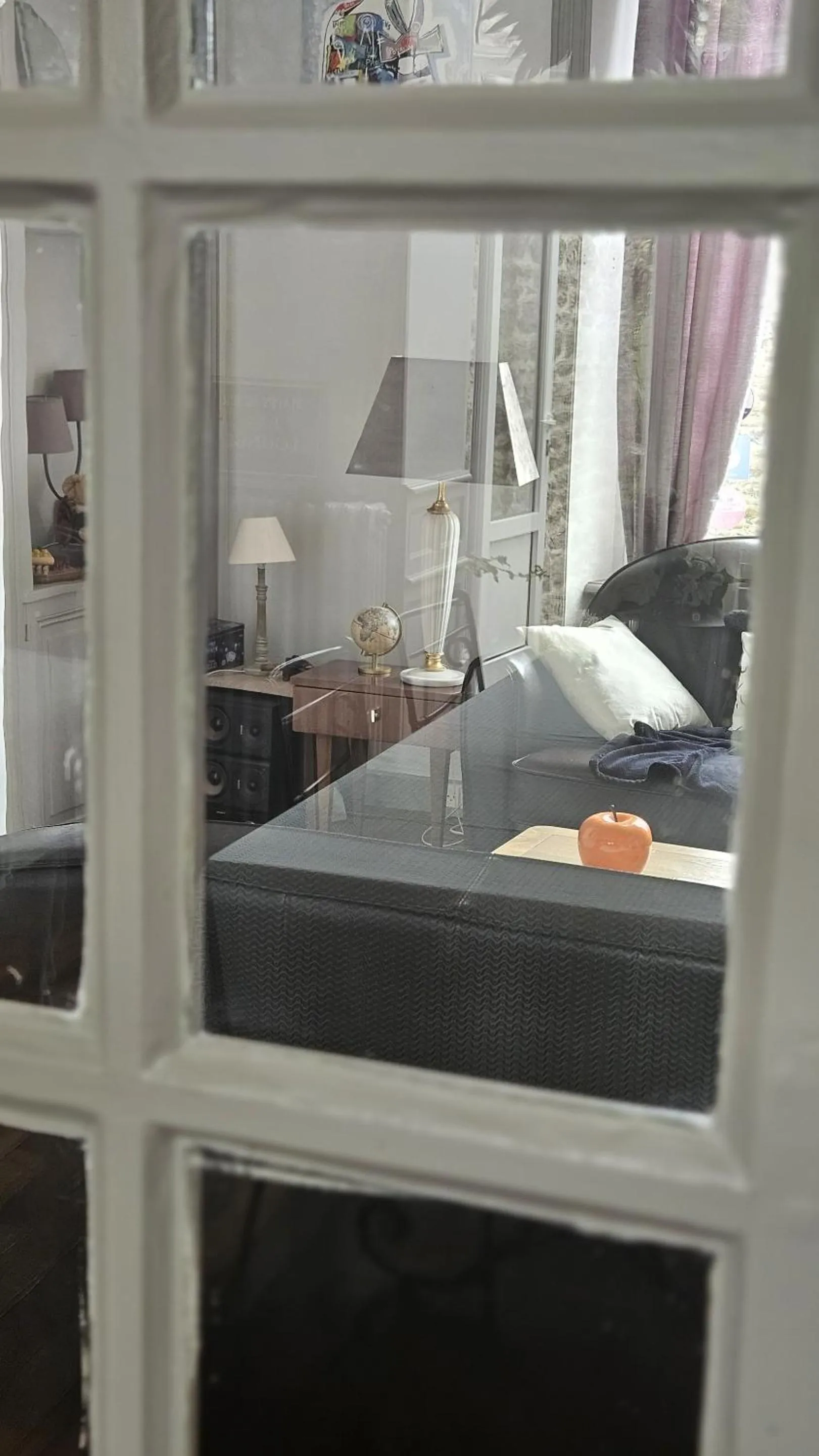 Living room, Bed in La Villa Côté Cour