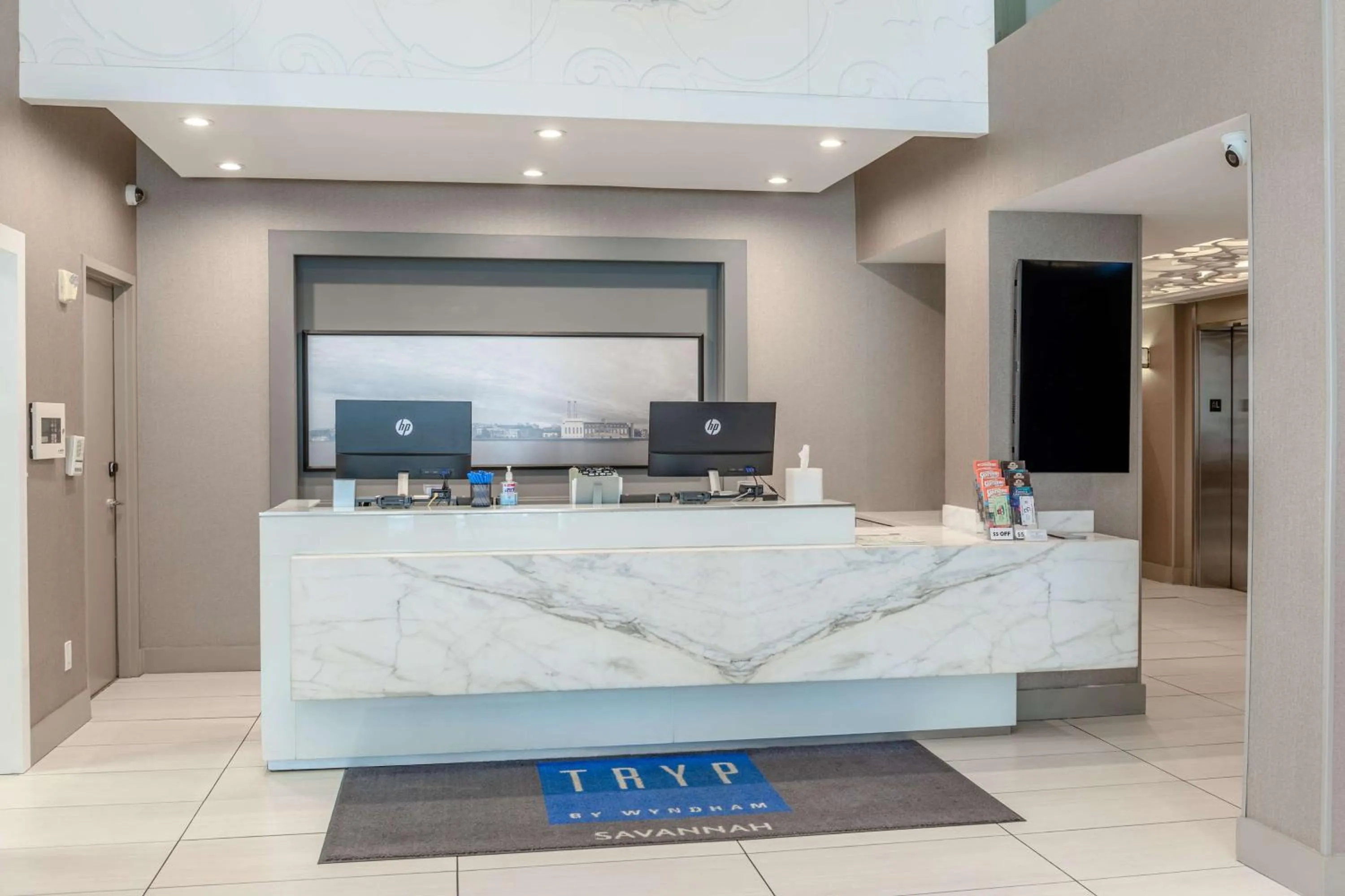 Lobby or reception in TRYP by Wyndham Savannah