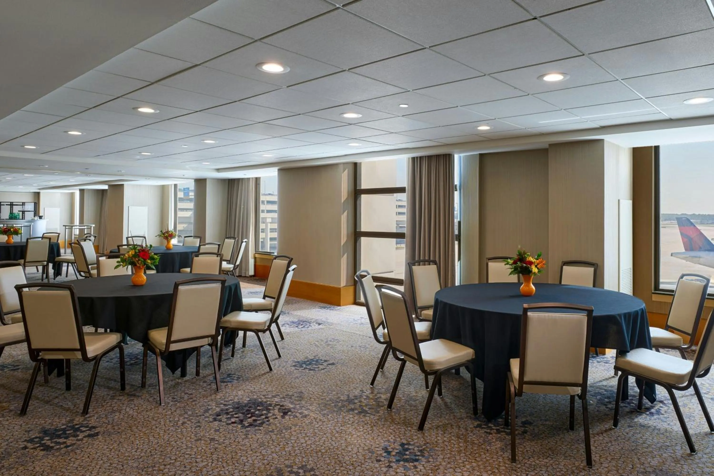 Meeting/conference room in The Westin Detroit Metropolitan Airport