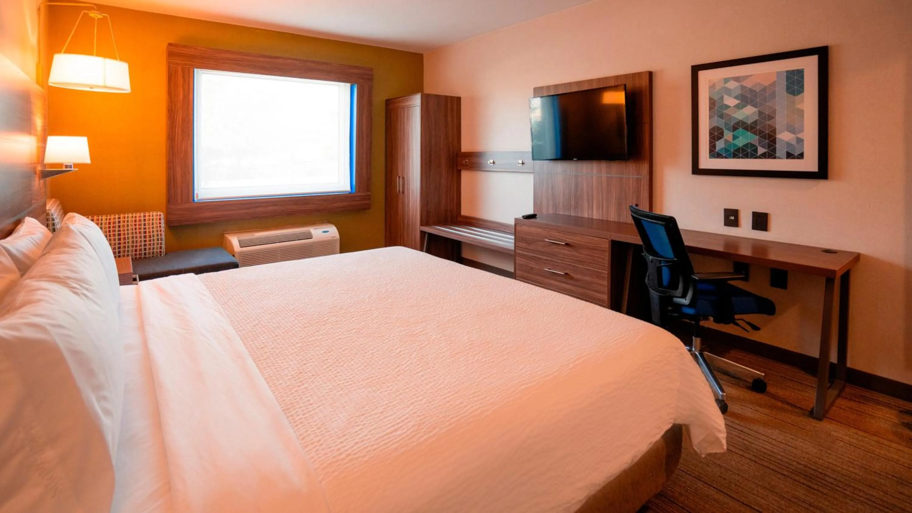 Photo of the whole room, Bed in Holiday Inn Express Hotel & Suites CD. Juarez - Las Misiones by IHG
