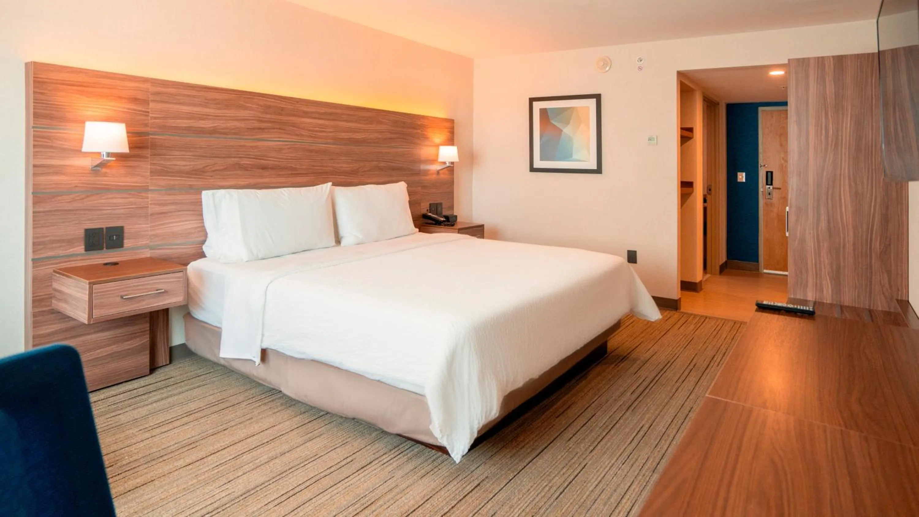 Photo of the whole room, Bed in Holiday Inn Express Hotel & Suites CD. Juarez - Las Misiones by IHG