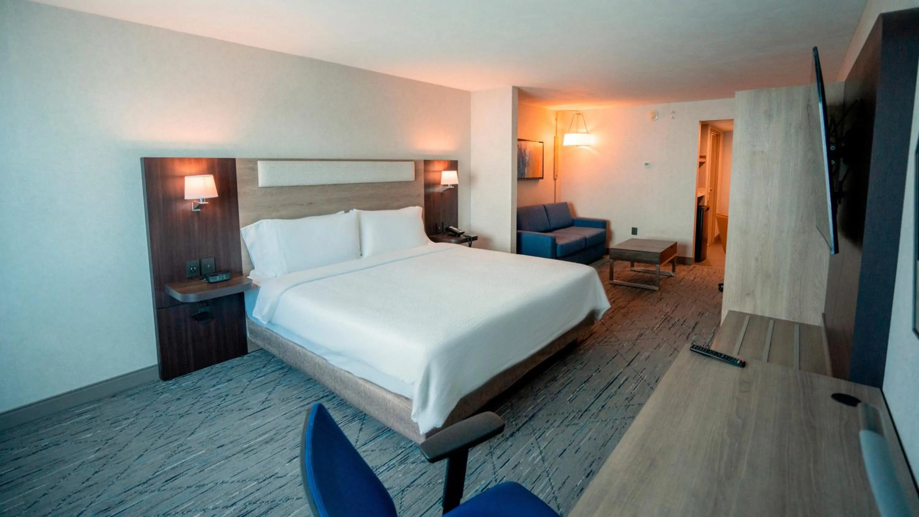 Photo of the whole room, Bed in Holiday Inn Express Hotel & Suites CD. Juarez - Las Misiones by IHG