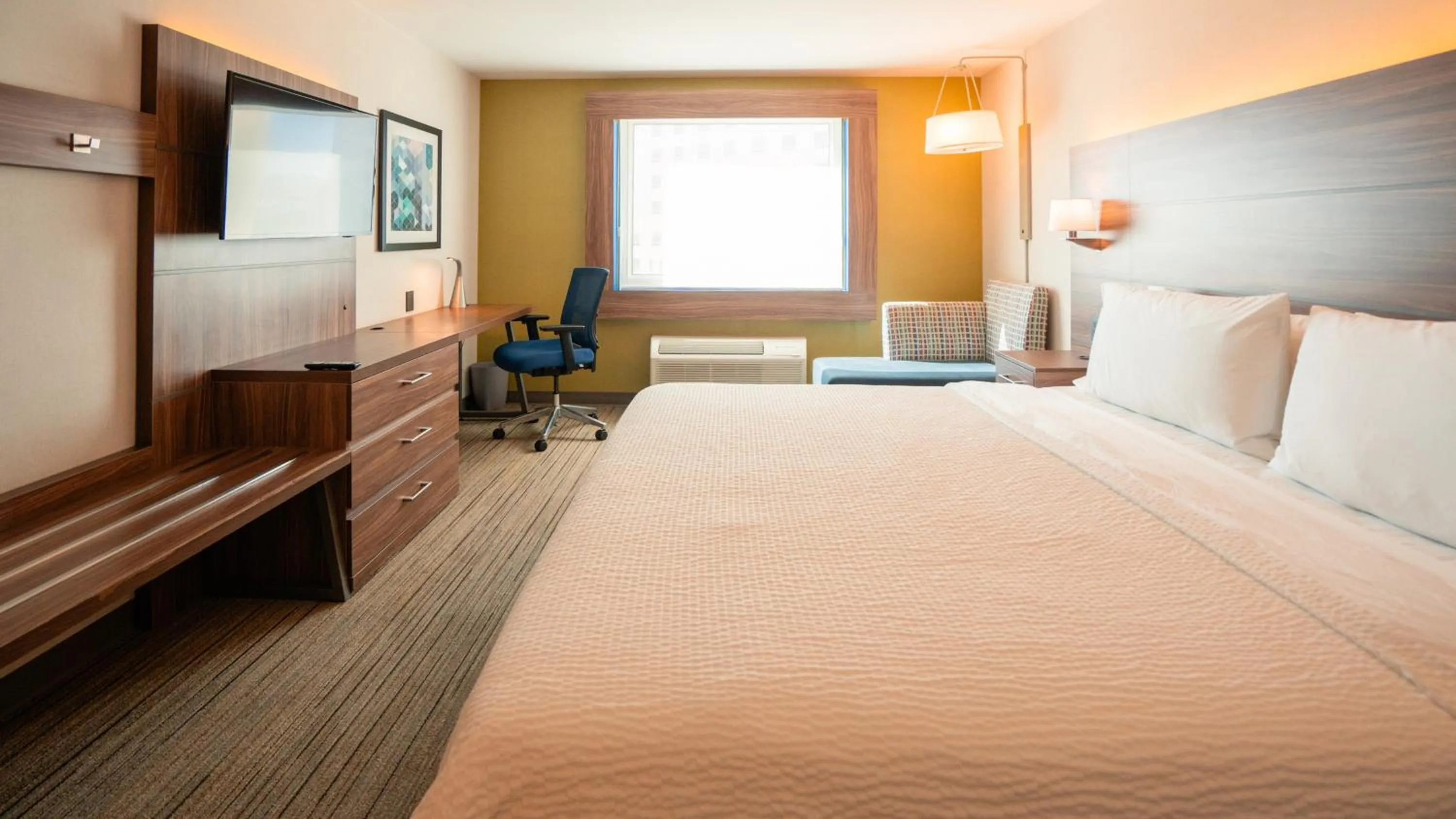 Photo of the whole room, Bed in Holiday Inn Express Hotel & Suites CD. Juarez - Las Misiones by IHG