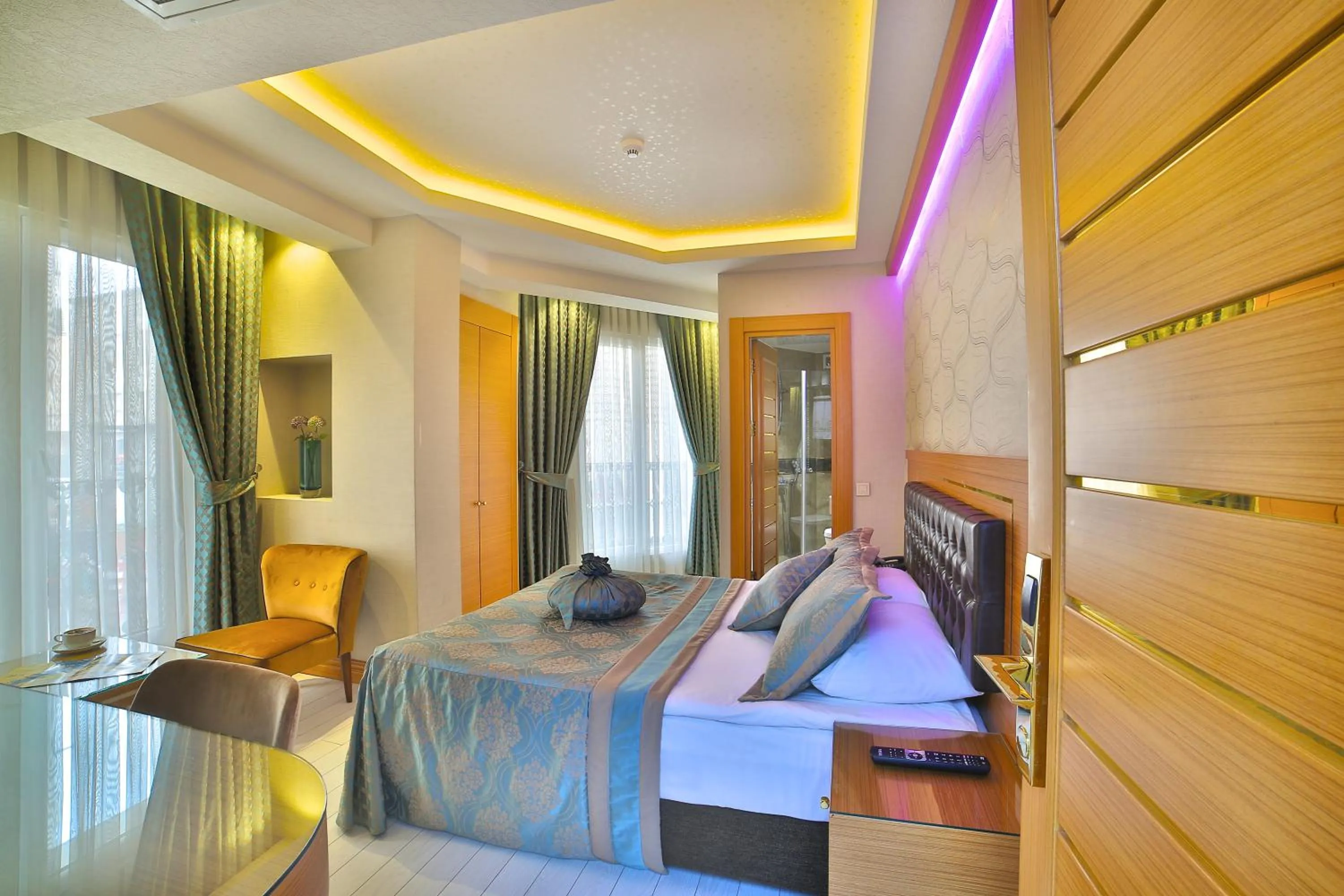 Bed in Hotel Resitpasa Istanbul