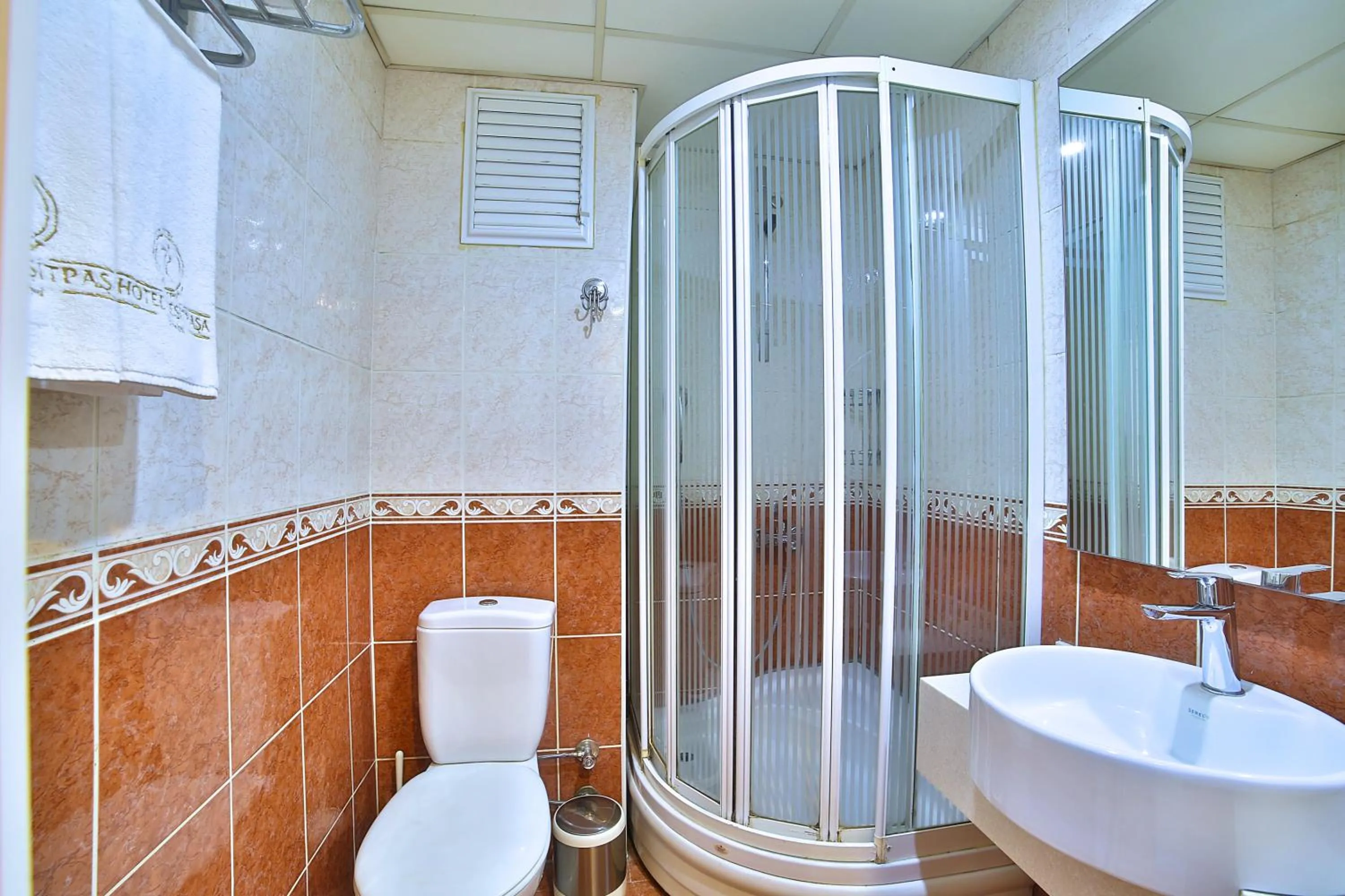Shower in Hotel Resitpasa Istanbul
