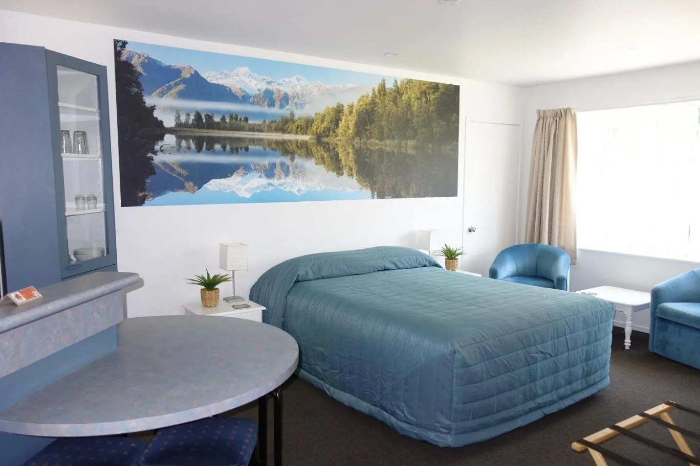 Living room, Bed in Northwood Motor Lodge