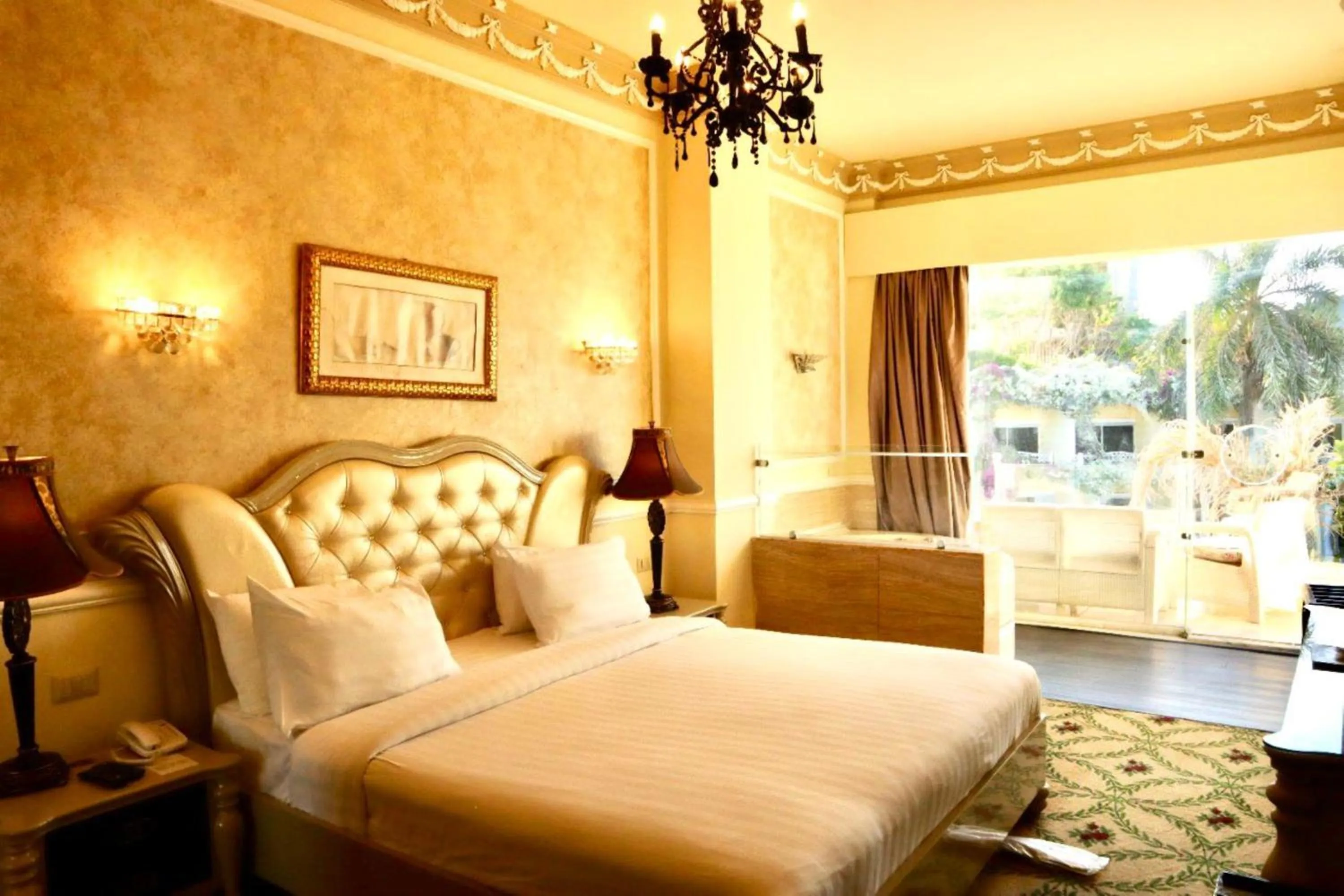 Bedroom, Bed in Paradise Inn Beach Resort