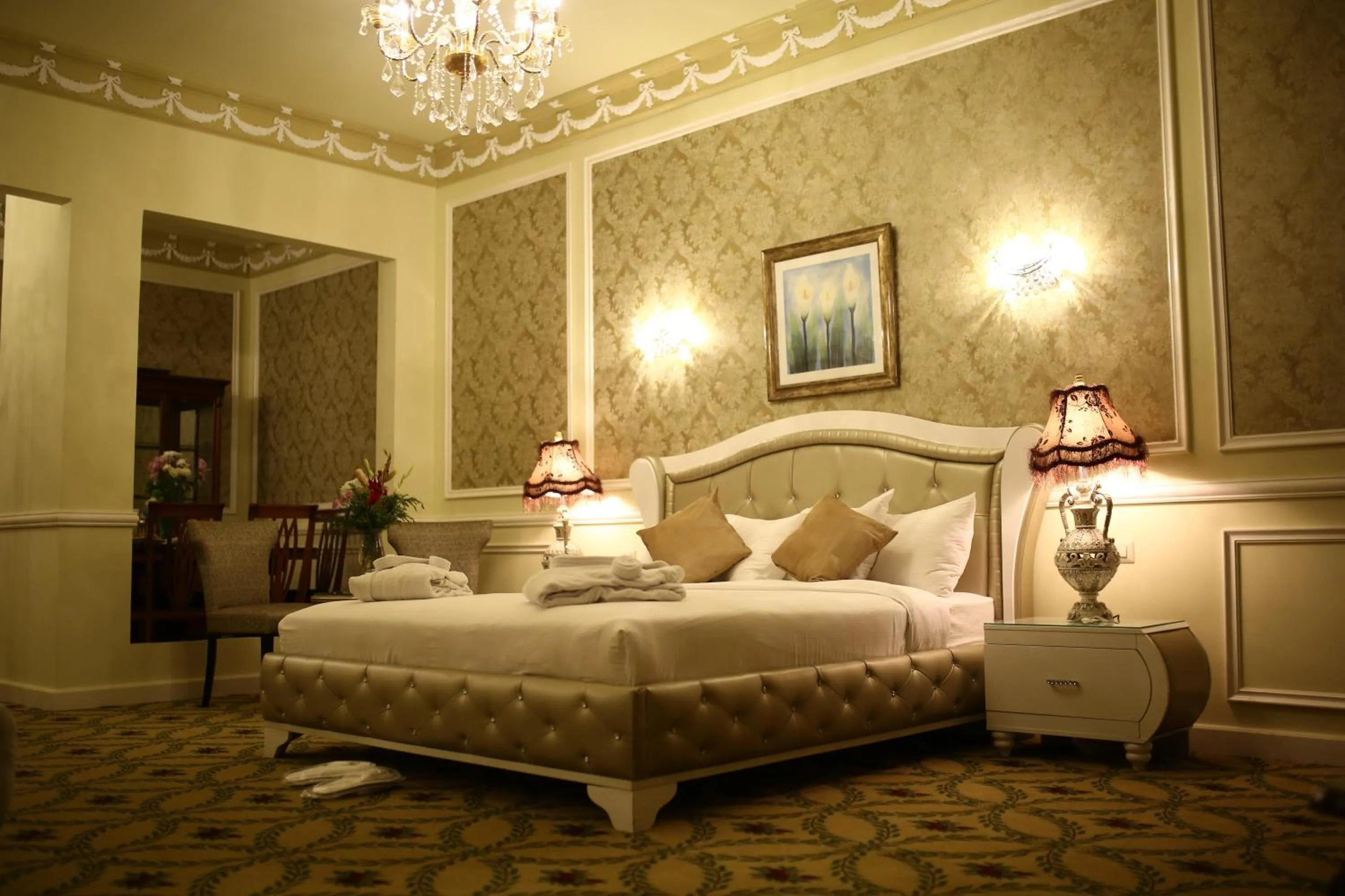 Photo of the whole room, Bed in Paradise Inn Beach Resort