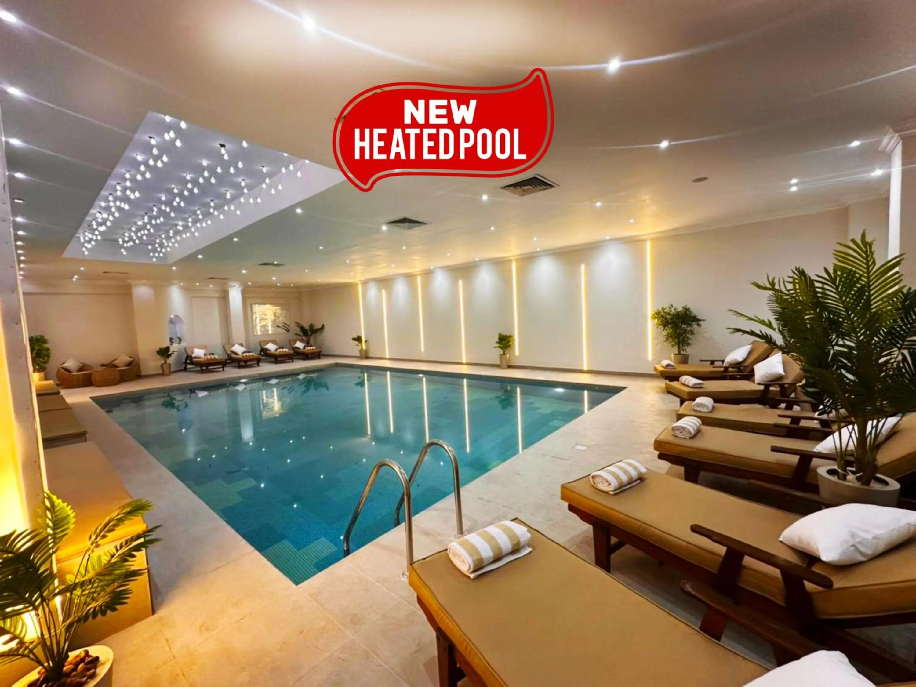 Swimming pool in Paradise Inn Beach Resort