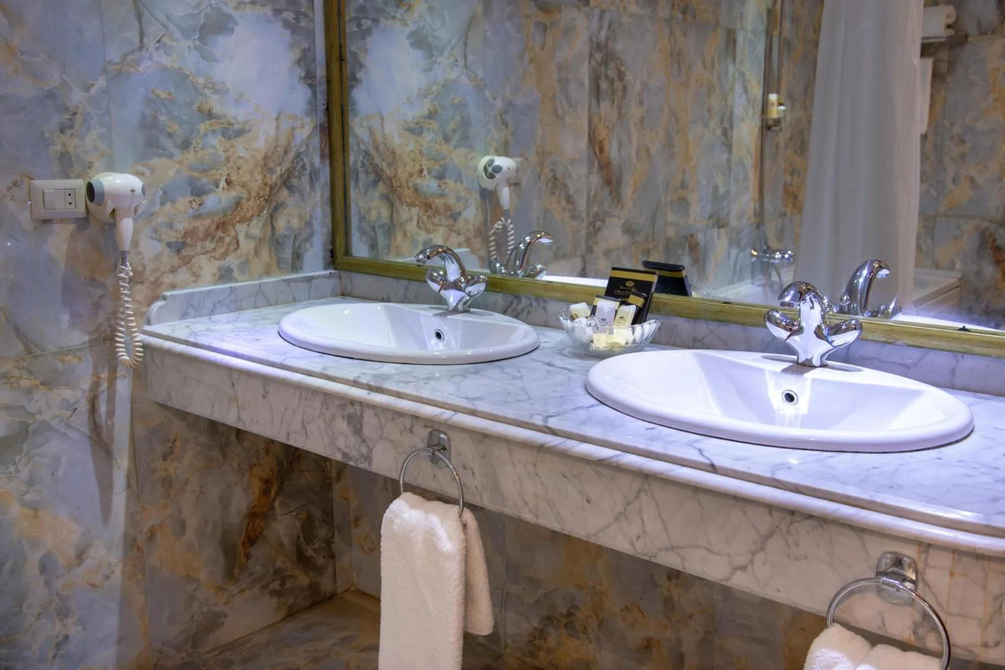 Bathroom in Paradise Inn Beach Resort