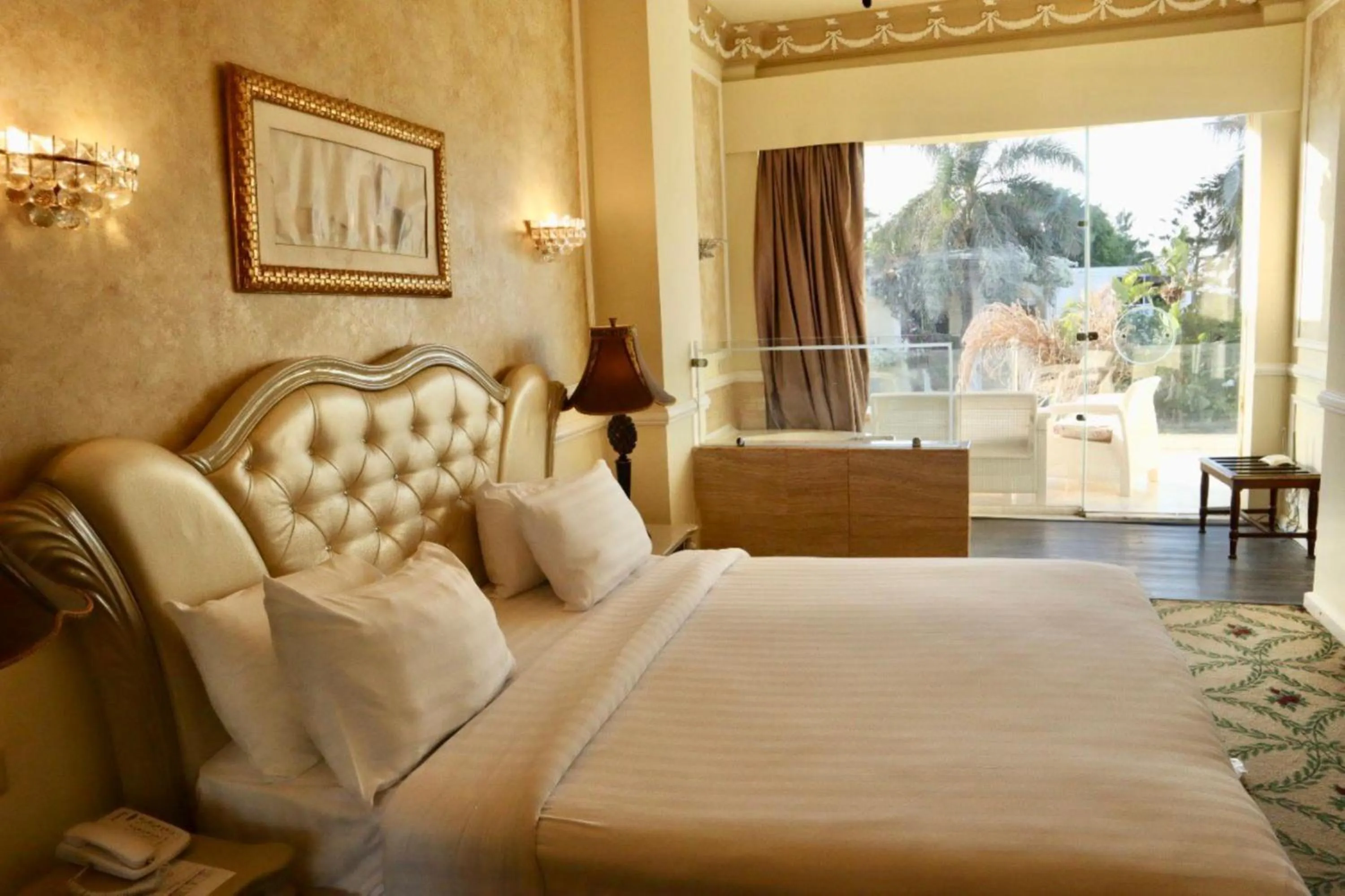 Bedroom, Bed in Paradise Inn Beach Resort